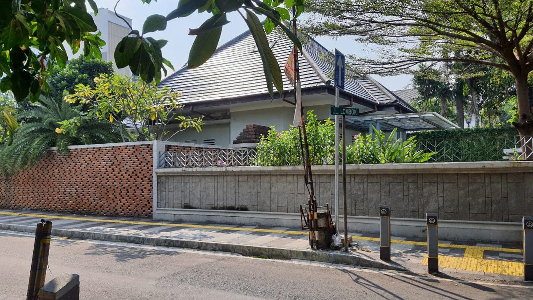 Dijual rumah di Jl H. Agus Salim - Menteng - Jakarta Pusat