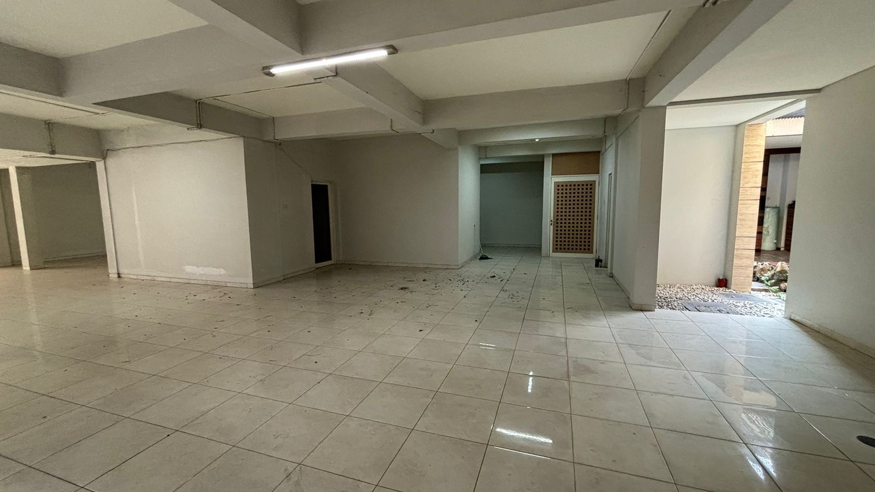 dijual rumah di jalan kembar utama raya citraland mewah 3 lantai