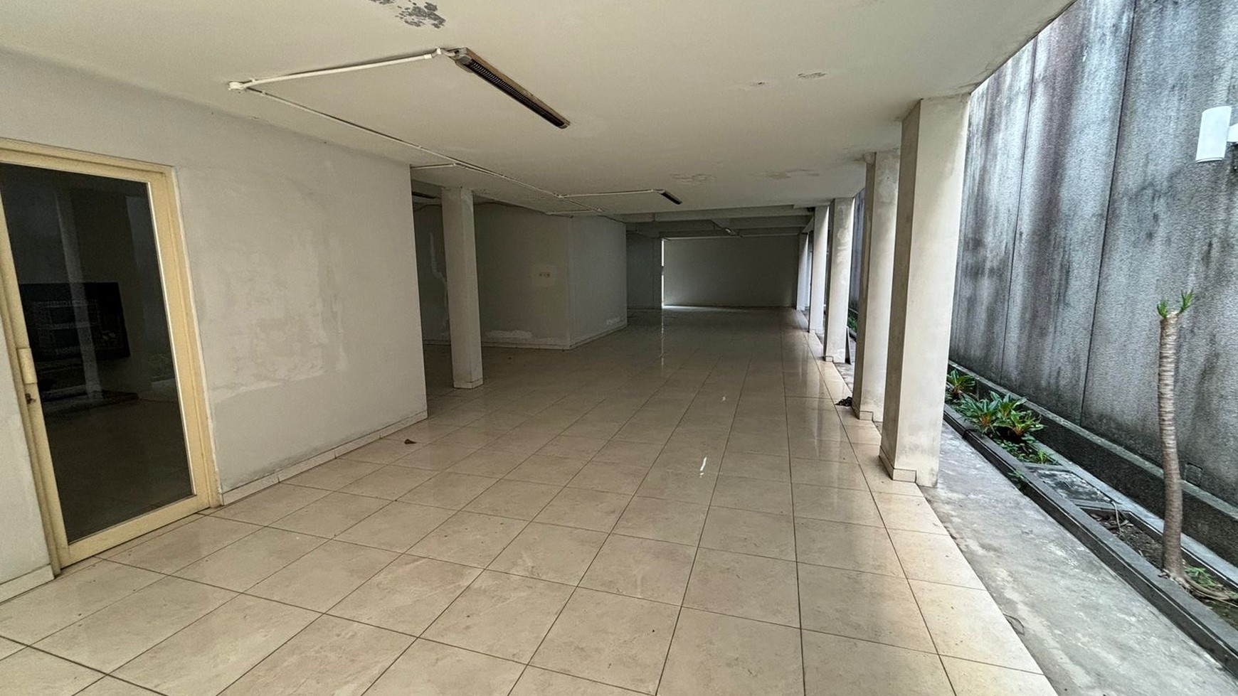 dijual rumah di jalan kembar utama raya citraland mewah 3 lantai