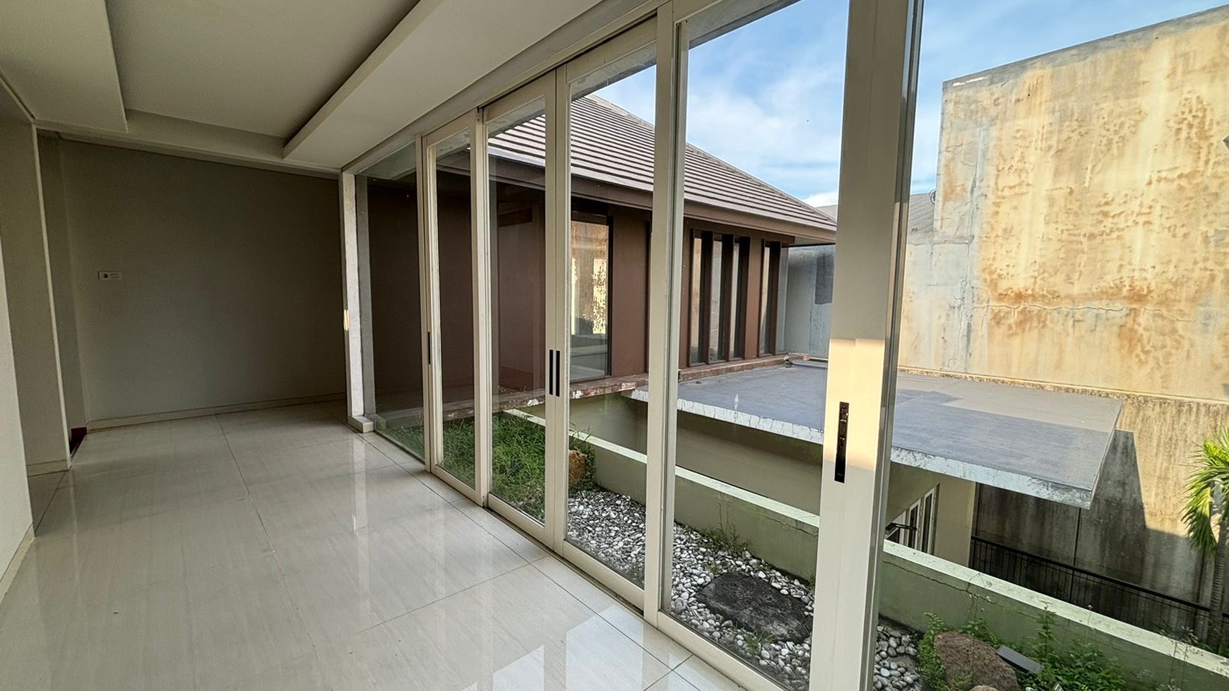 dijual rumah di jalan kembar utama raya citraland mewah 3 lantai