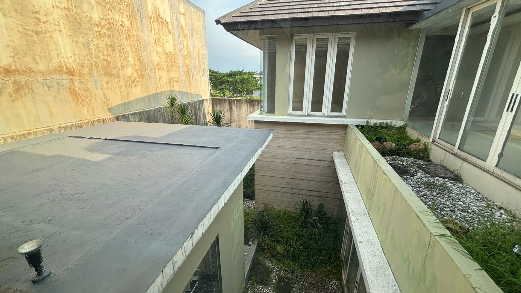 dijual rumah di jalan kembar utama raya citraland mewah 3 lantai