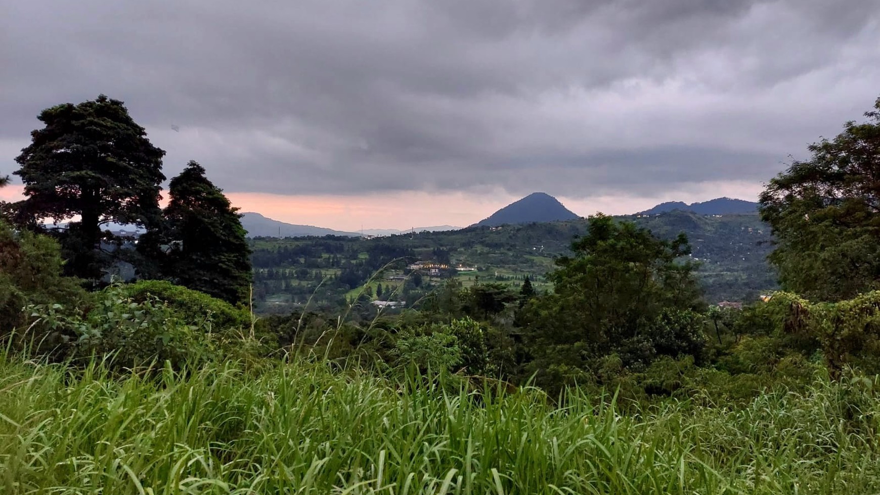 Lahan komersil 3 Hektar di bukit pelangi, Gunung Geulis. Sukaraja - Bogor