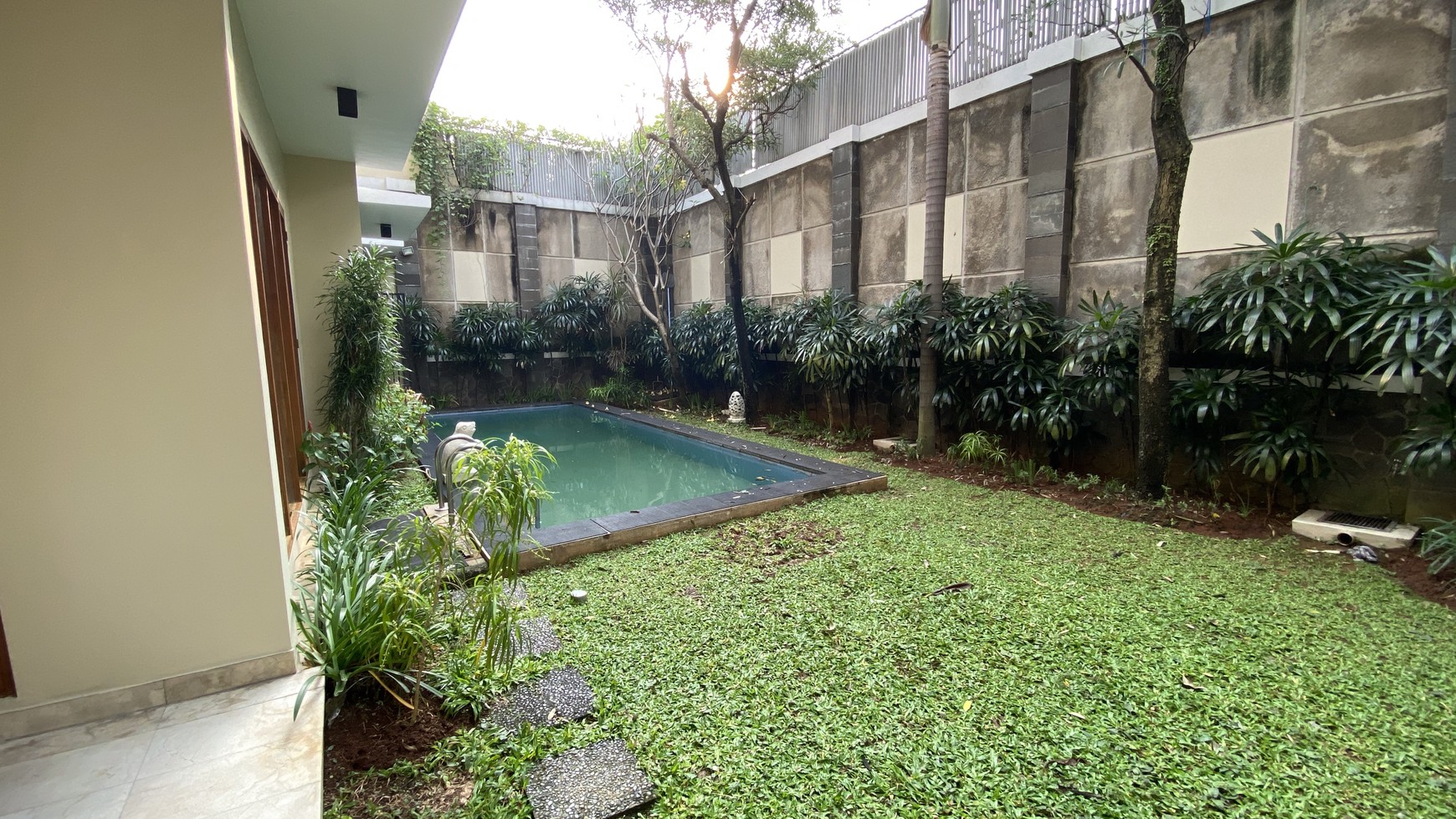 MODERN HOUSE IN TOWNHOUSE AT KEMANG AREA, JAKARTA SELATAN