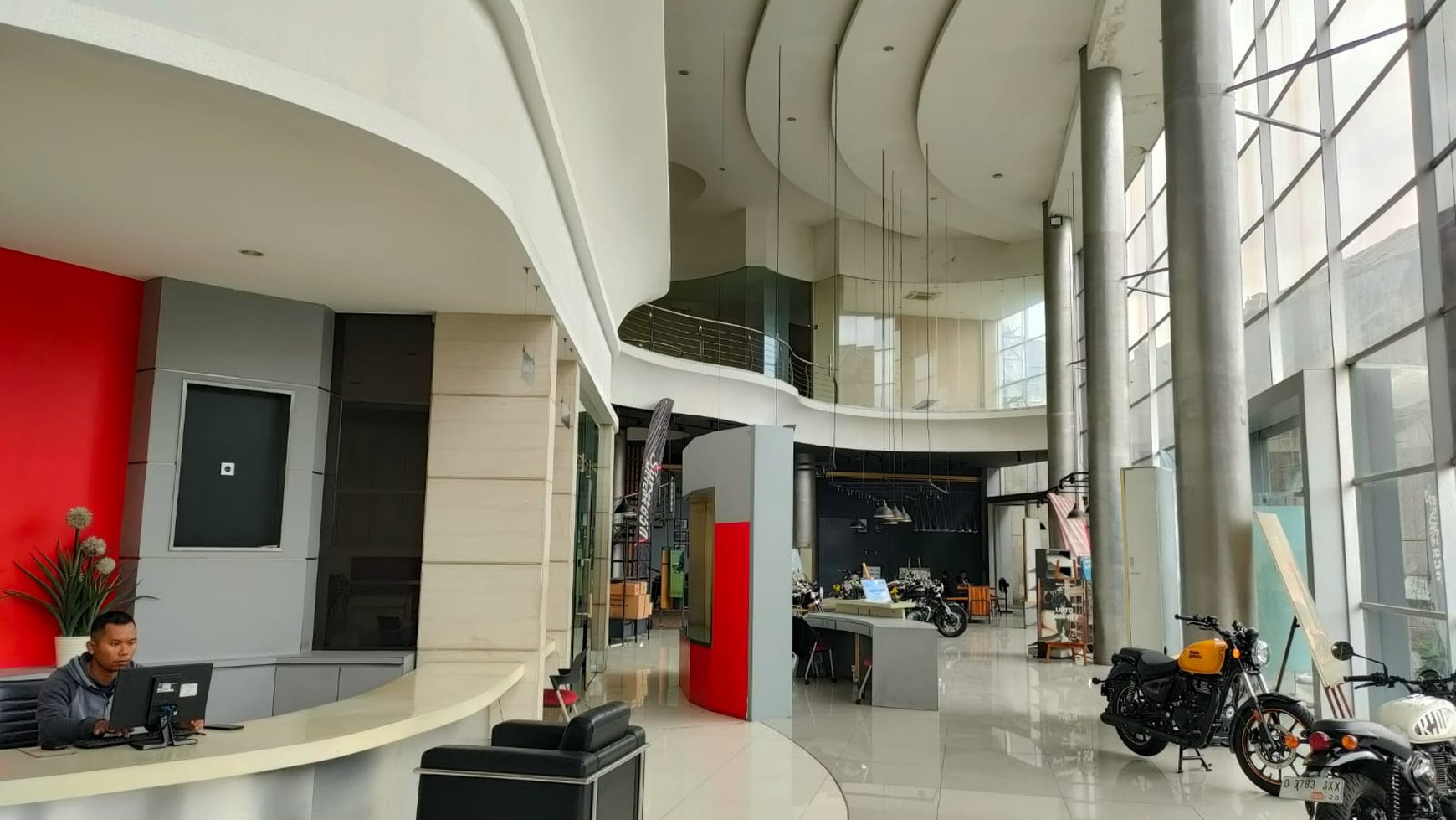 Ex Showroom di jalan Margonda raya, depok