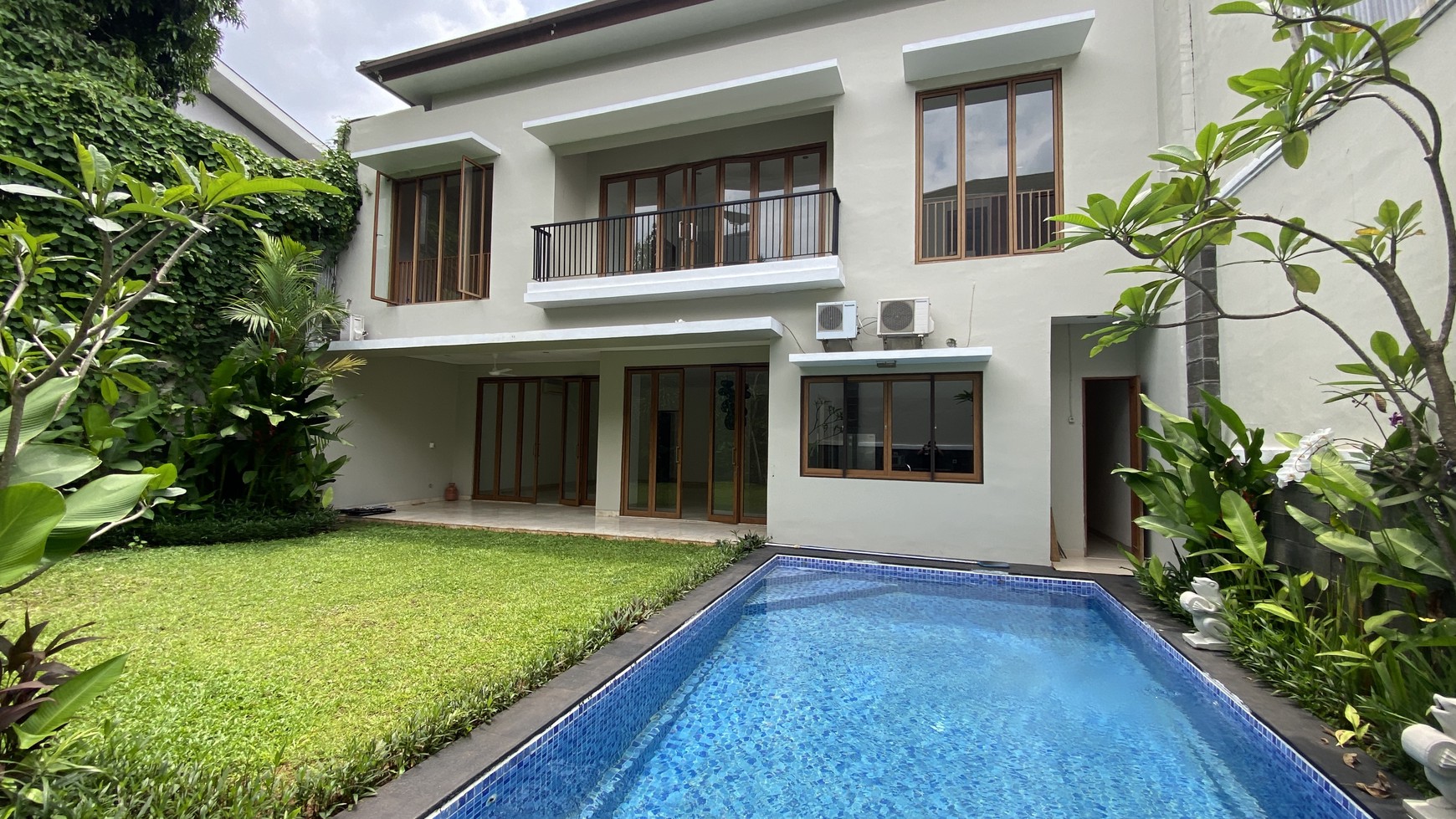 MODERN AND BEAUTIFUL HOUSE AT KEMANG