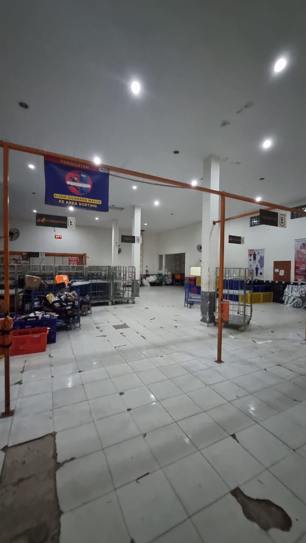 Ruang serbaguna, cocok untuk gudang, ruang usaha atau showroom, di kembangan, jakarta barat