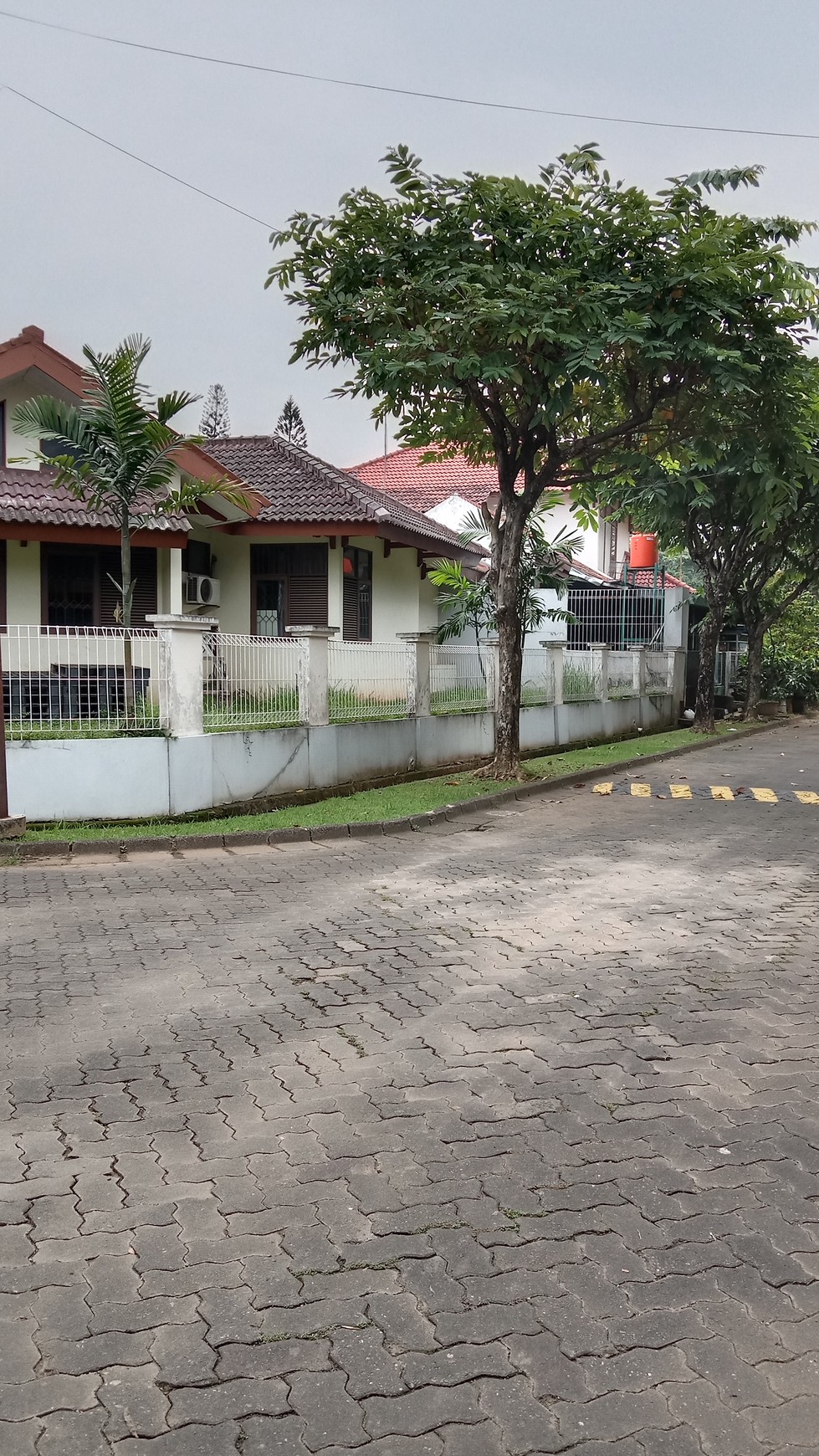 RUMAH DIJUAL "BU"  HITUNG TANAH DI KAWASAN ELIT DAN STRATEGIS @KEMANG PRATAMA, BEKASI