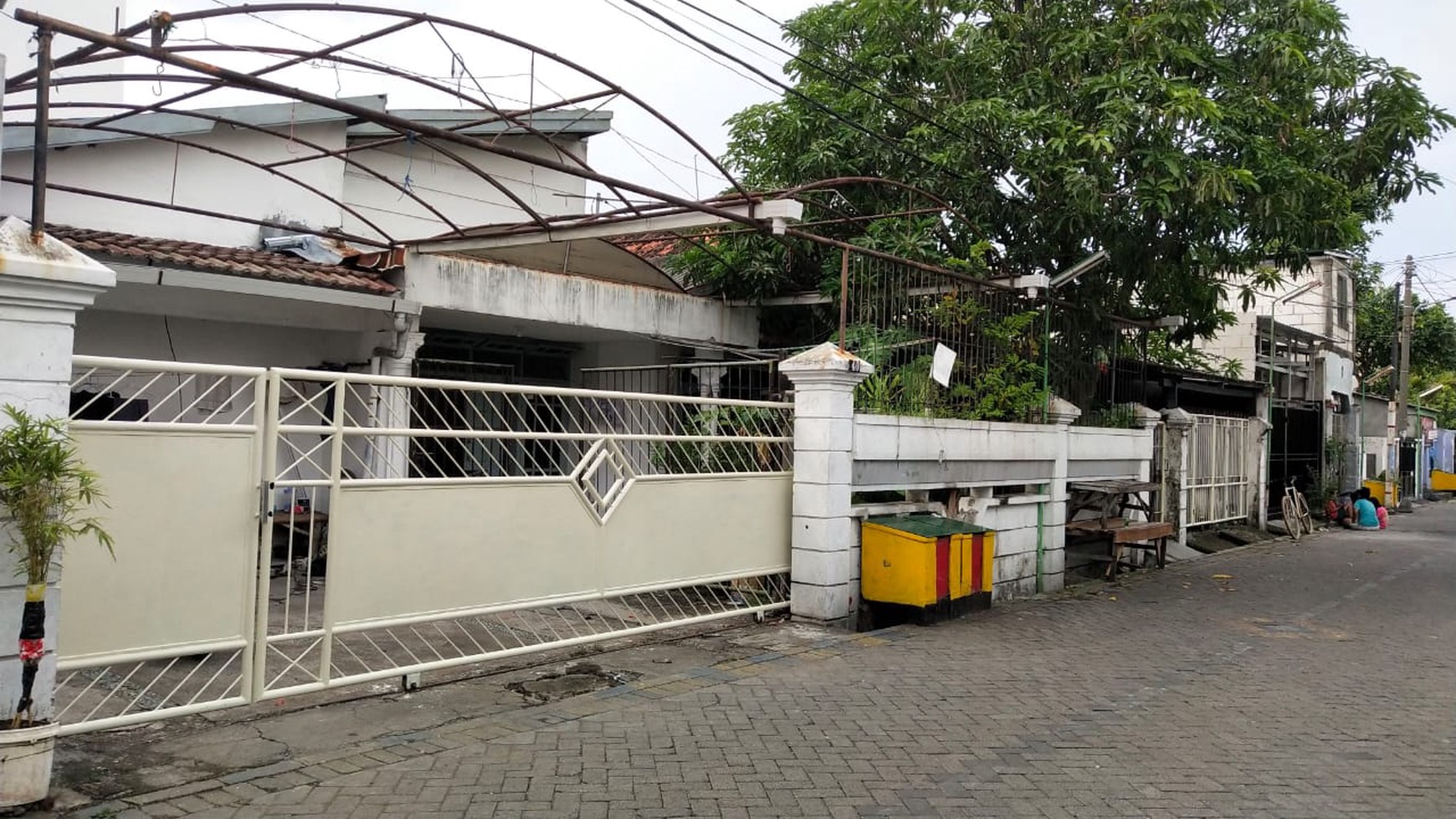 Dijual Rumah Kos Surabaya Barat di Jalan Donowati - Sukomanunggal - Kamar Tidur 25 - SHM 