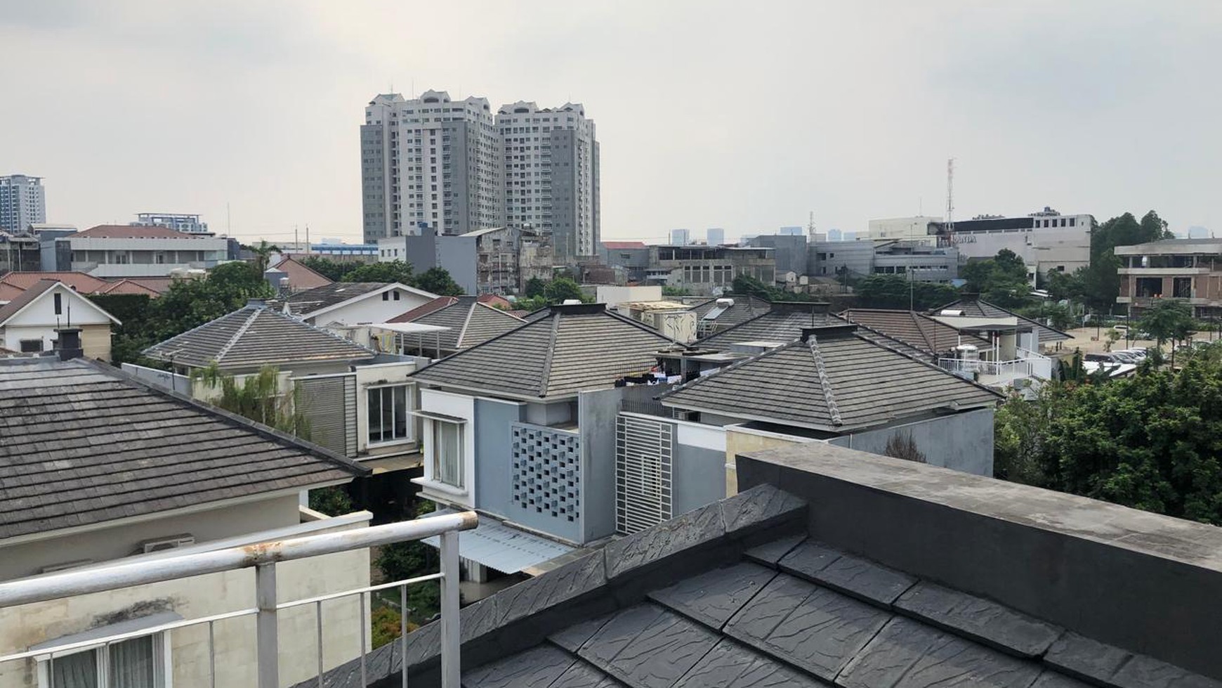 Rumah  Luxury, lokasi strategis dan dalam Cluster di Cilandak, onegate system, keamanan 24 jam. One gate system, Dekat dg MRT cipete, deket dg RS Setia Mitra , RS fatmawati, kuliner cipete raya, dekat