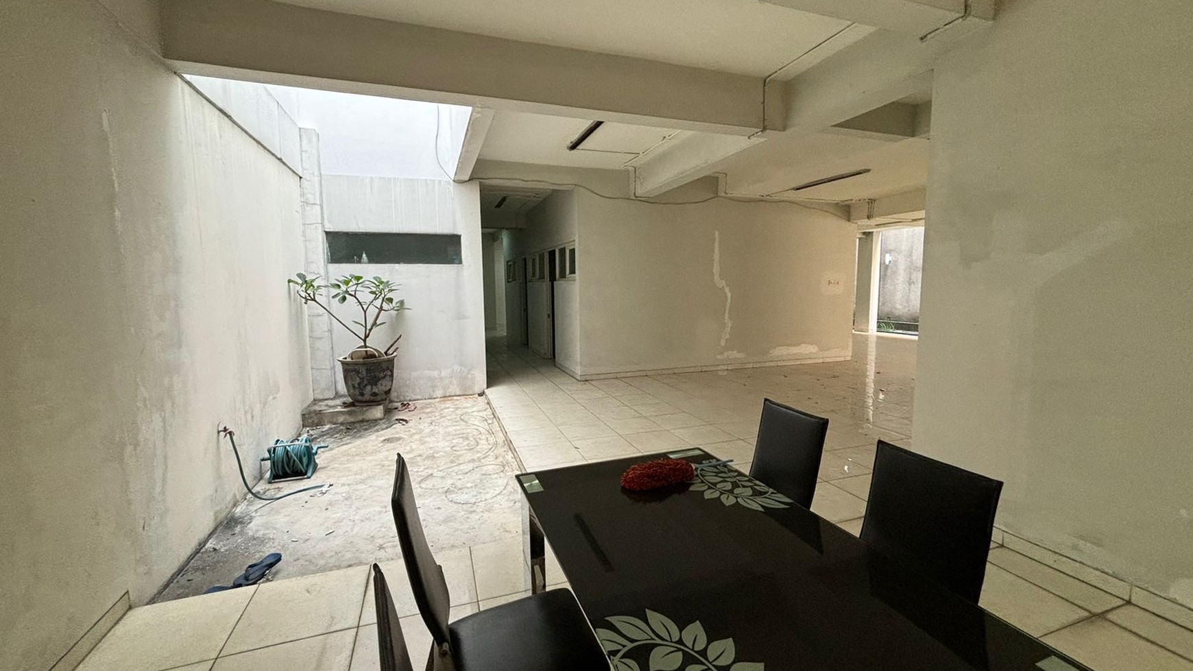 Dijual Rumah Raya Citraland Utama Surabaya Barat- Luas 541 am2 - Mewah Modern RAYA KEMBAR Utama Komersial Area Cocok buat Segala Usaha / Rumah Tinggal Mewah