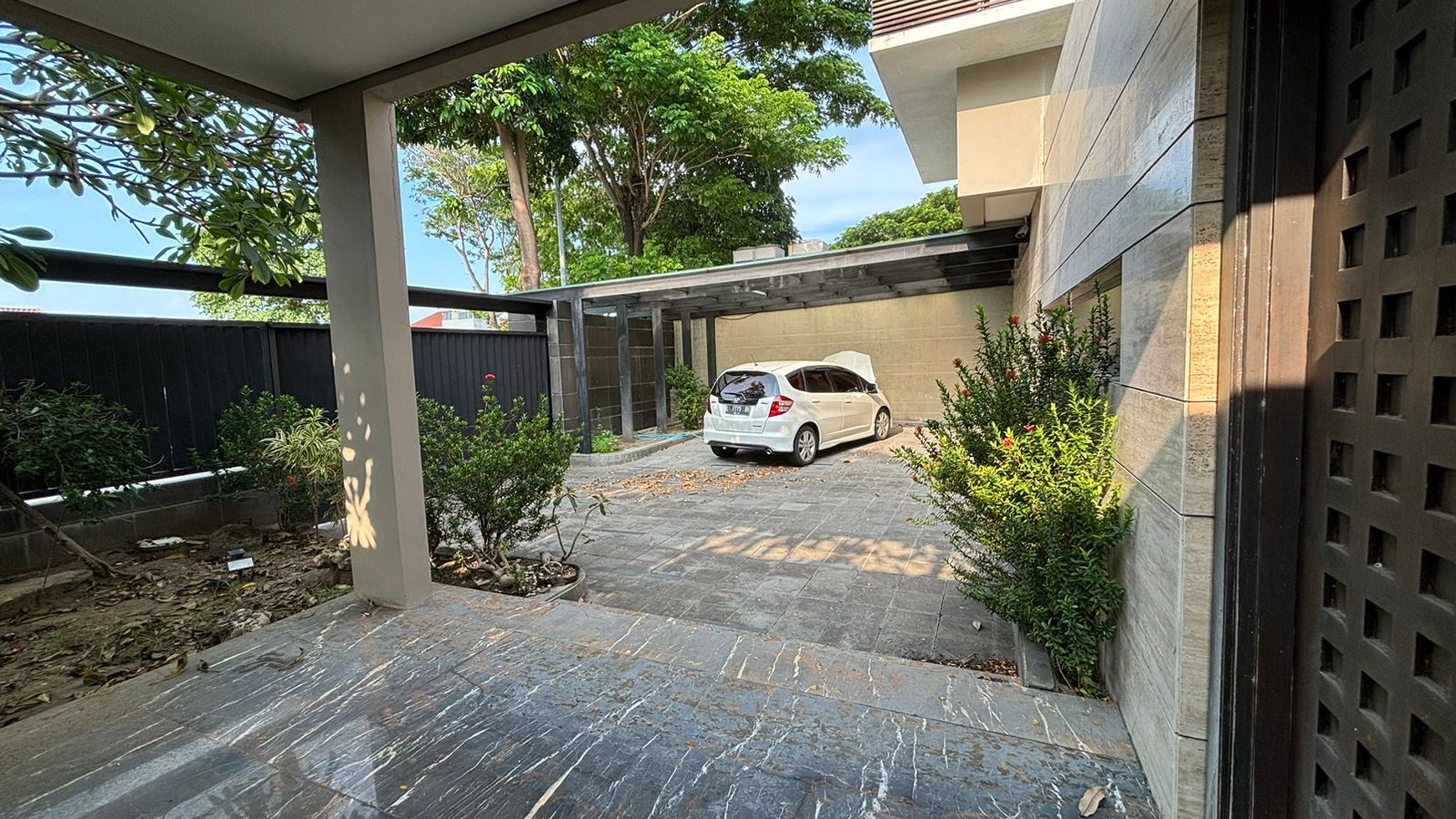 Dijual Rumah Raya Citraland Utama Surabaya Barat- Luas 541 am2 - Mewah Modern RAYA KEMBAR Utama Komersial Area Cocok buat Segala Usaha / Rumah Tinggal Mewah