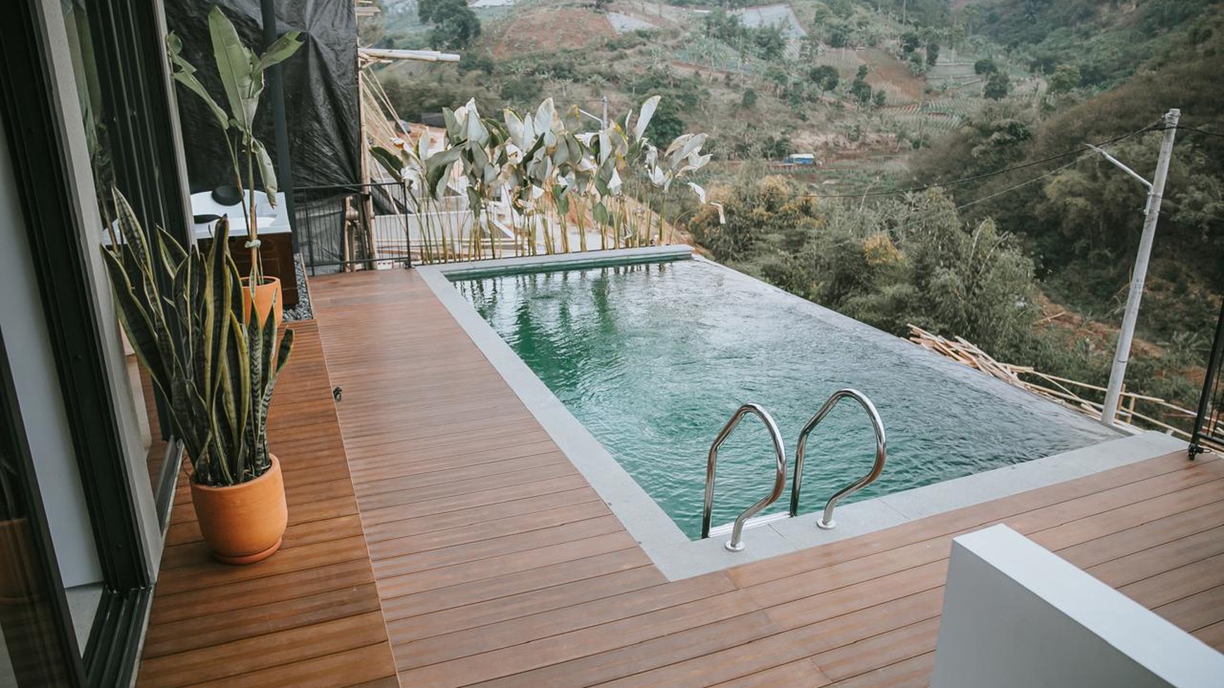 Villa Bagus Berkolam Renang View Gunung di Dago