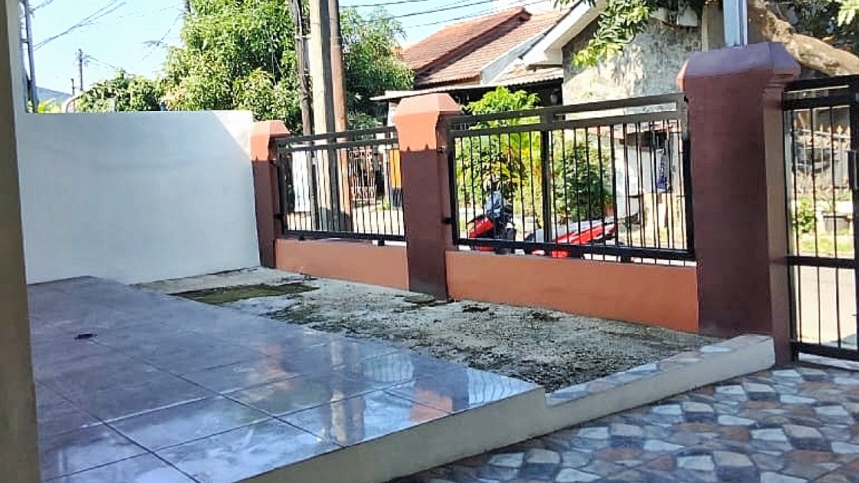 Rumah Renovasi Baru Dijual di Perumahan Dukuh Zamrud, Bekasi Timur - Lokasi Strategis dan Akses Mudah