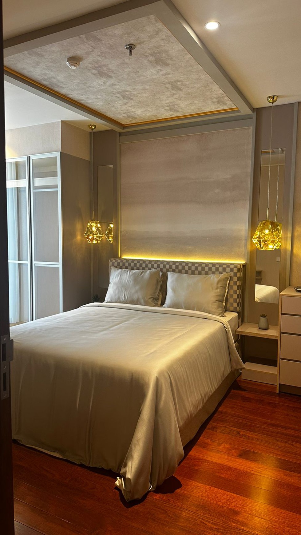 6. Disewakan Apartemen Rose bay ( Graha Family ) 