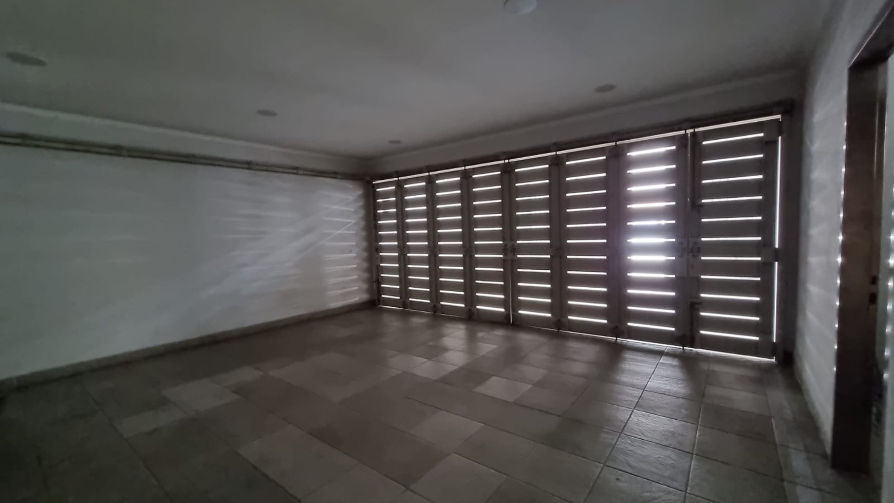 Di Jual cepat rumah 3 lantai  dikawasan elite Sunter  Jakarta Utara ,lokasi strategis, dan bebas banjir