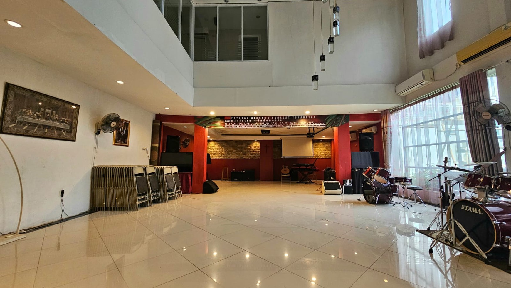 Rumah 2 lantai ex showroom mobil di Basoka raya, joglo -  Kembangan.Jakarta barat