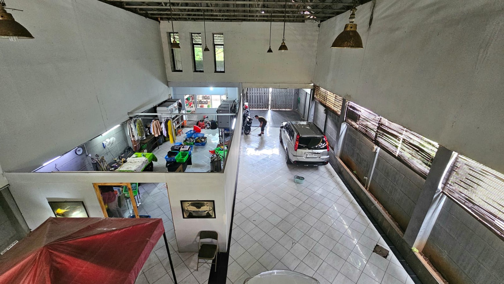 Rumah 2 lantai ex showroom mobil di Basoka raya, joglo -  Kembangan.Jakarta barat