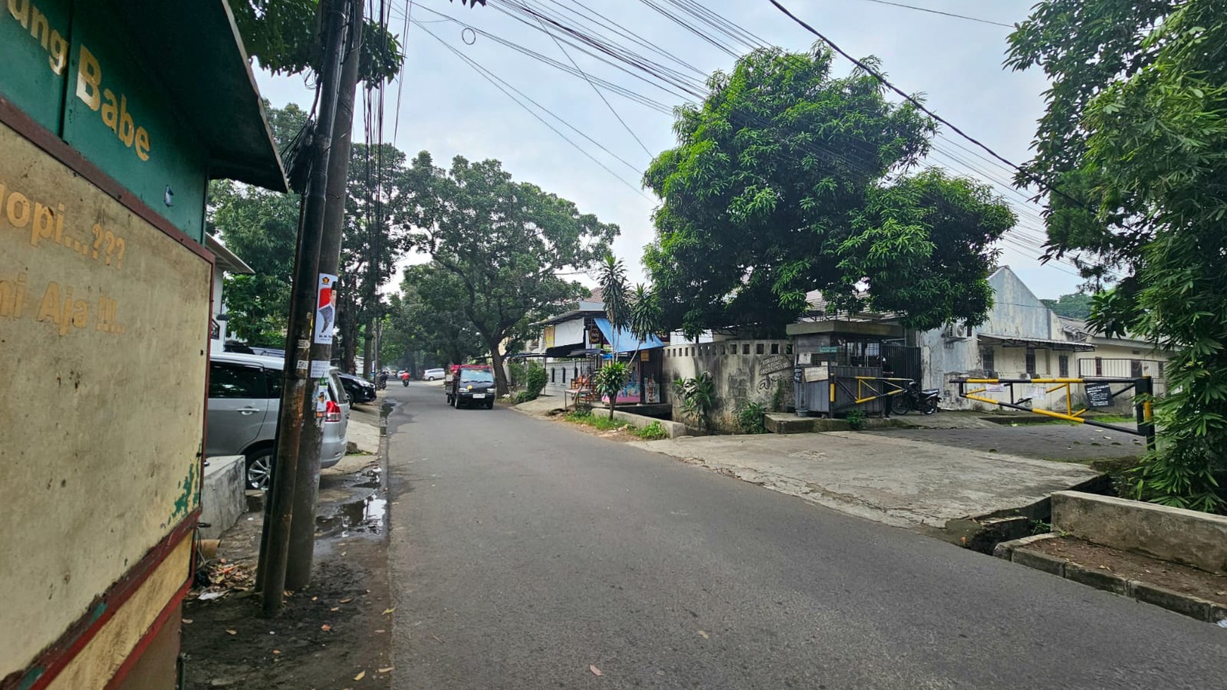 Rumah 2 lantai ex showroom mobil di Basoka raya, joglo -  Kembangan.Jakarta barat