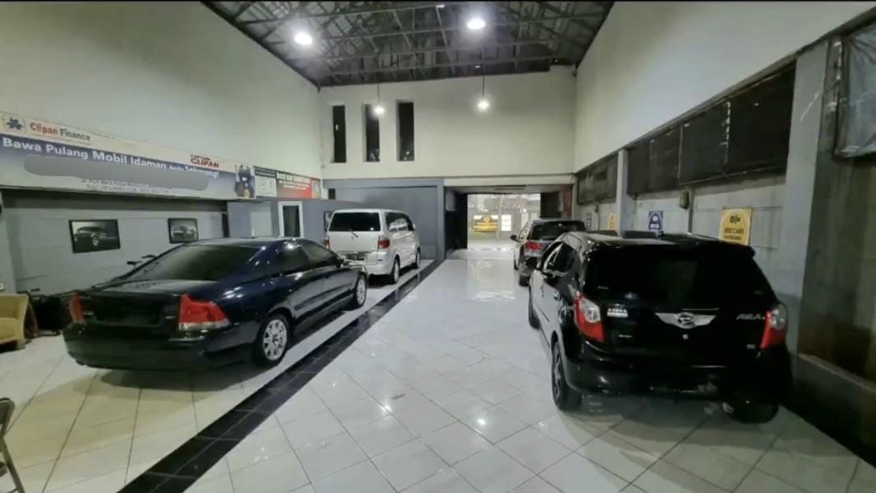 Rumah 2 lantai ex showroom mobil di Basoka raya, joglo -  Kembangan.Jakarta barat