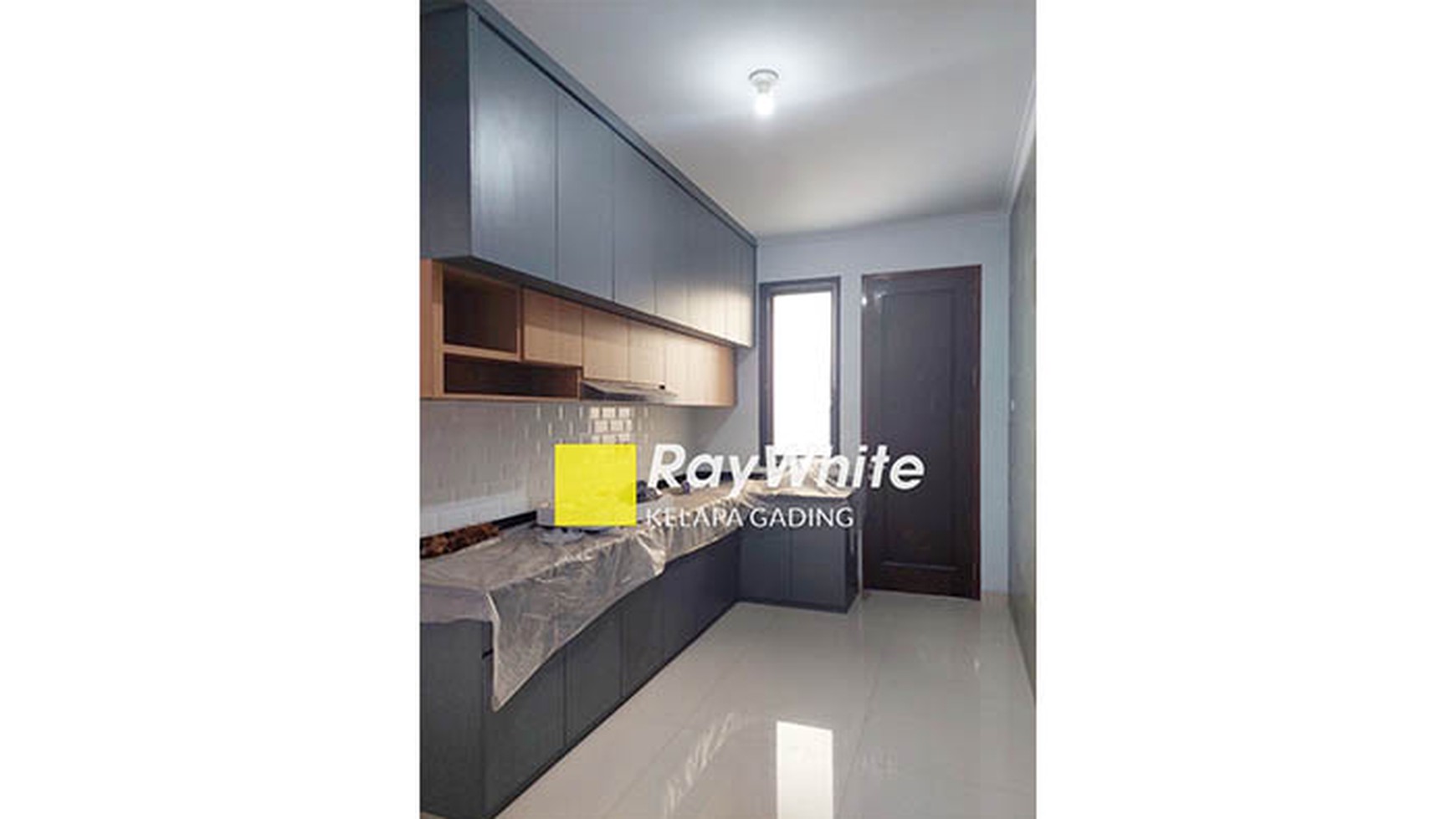 Rumah Baru sudah tingg dr jalan, Semi furnish di Villa Gading Indah, Kelapa Gading Luas 9x23m2