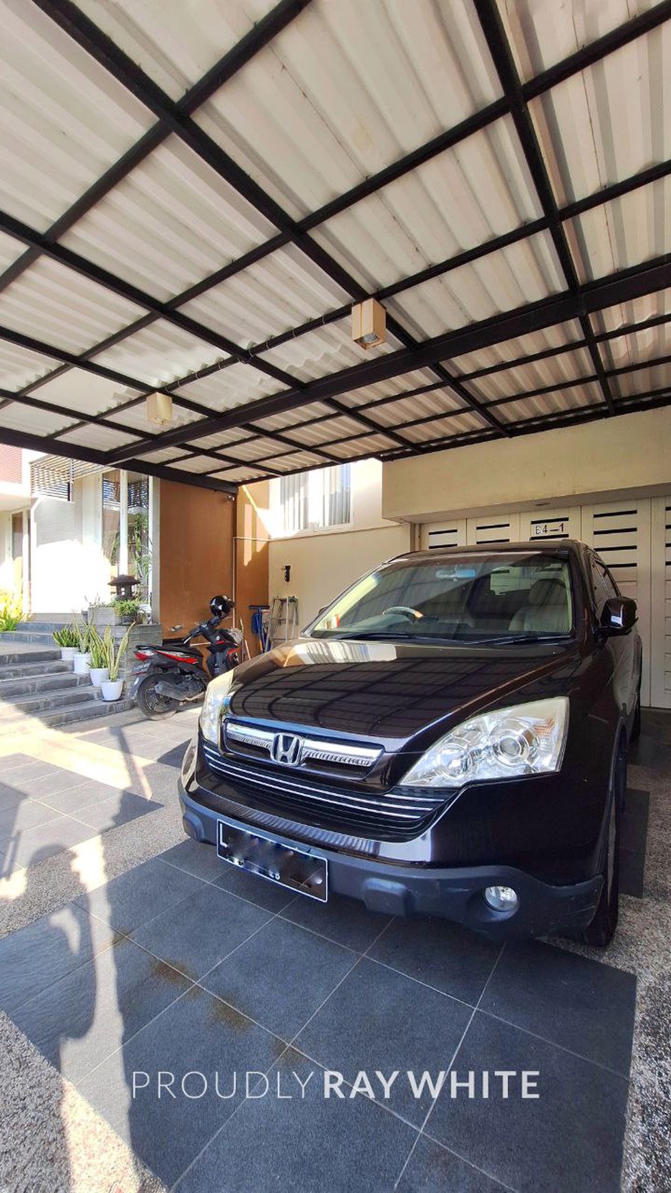 Rumah Semi Furnished Posisi Hook SHM Araya 1 Surabaya Timur