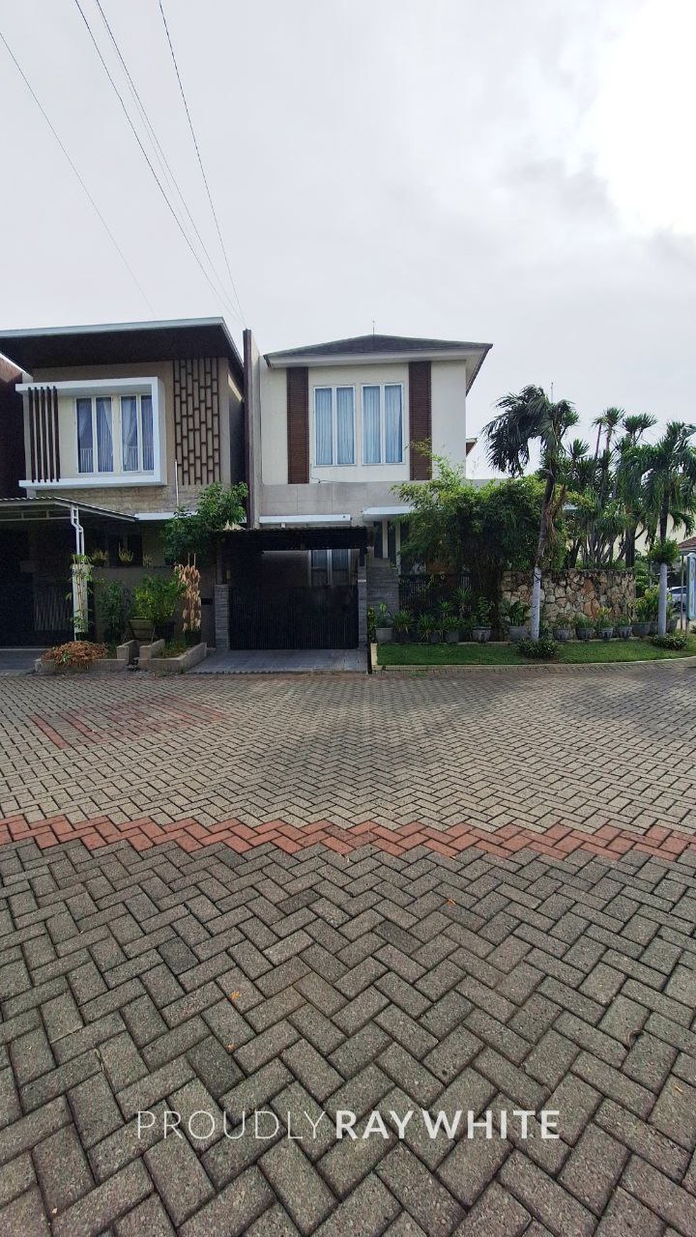 Rumah Semi Furnished Posisi Hook SHM Araya 1 Surabaya Timur