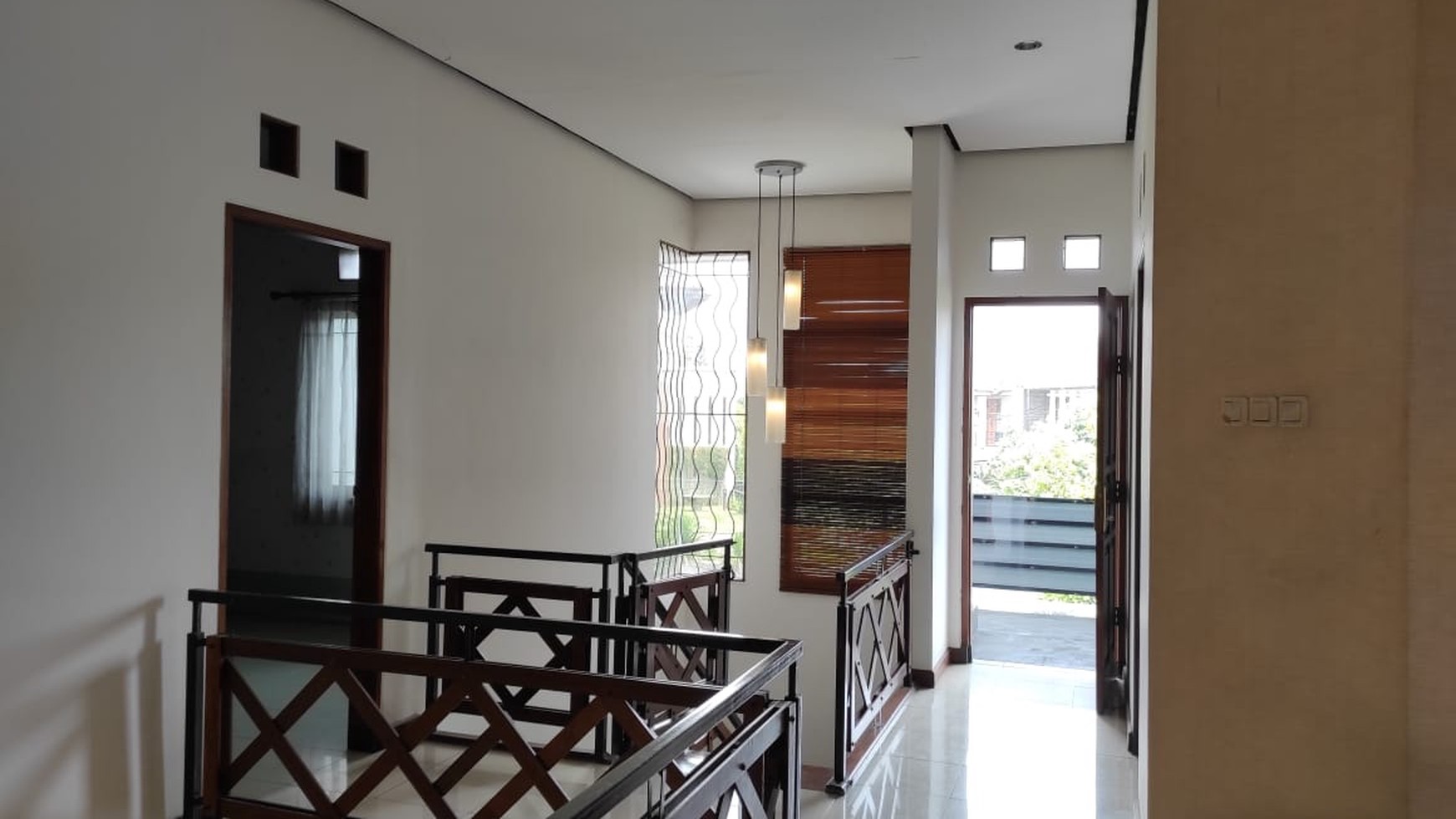 Rumah Nyaman 2½ Lantai di Komplek Batununggal Indah Bandung Kidul