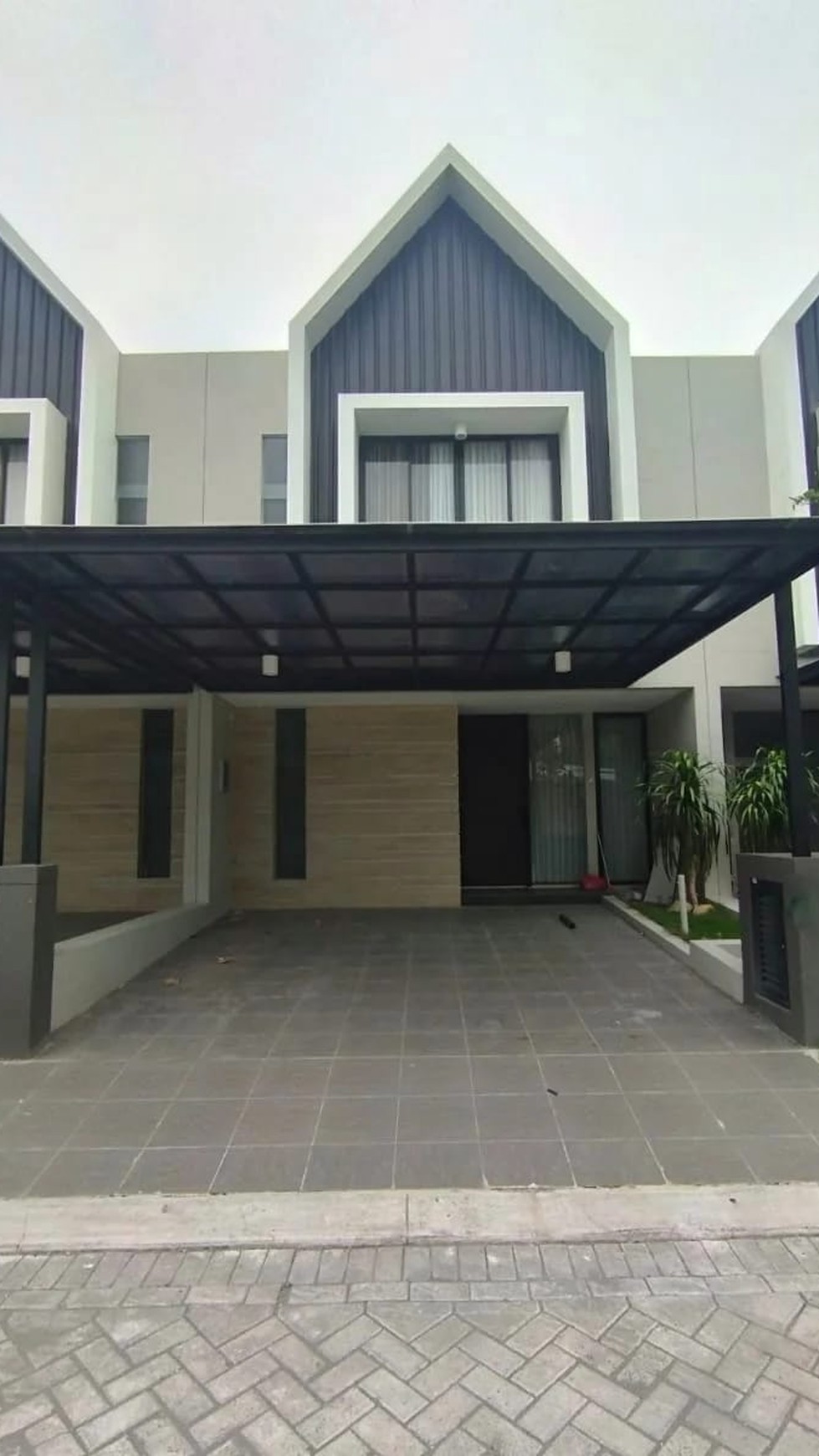 Disewakan rumah impian mewah berada di North West Hill