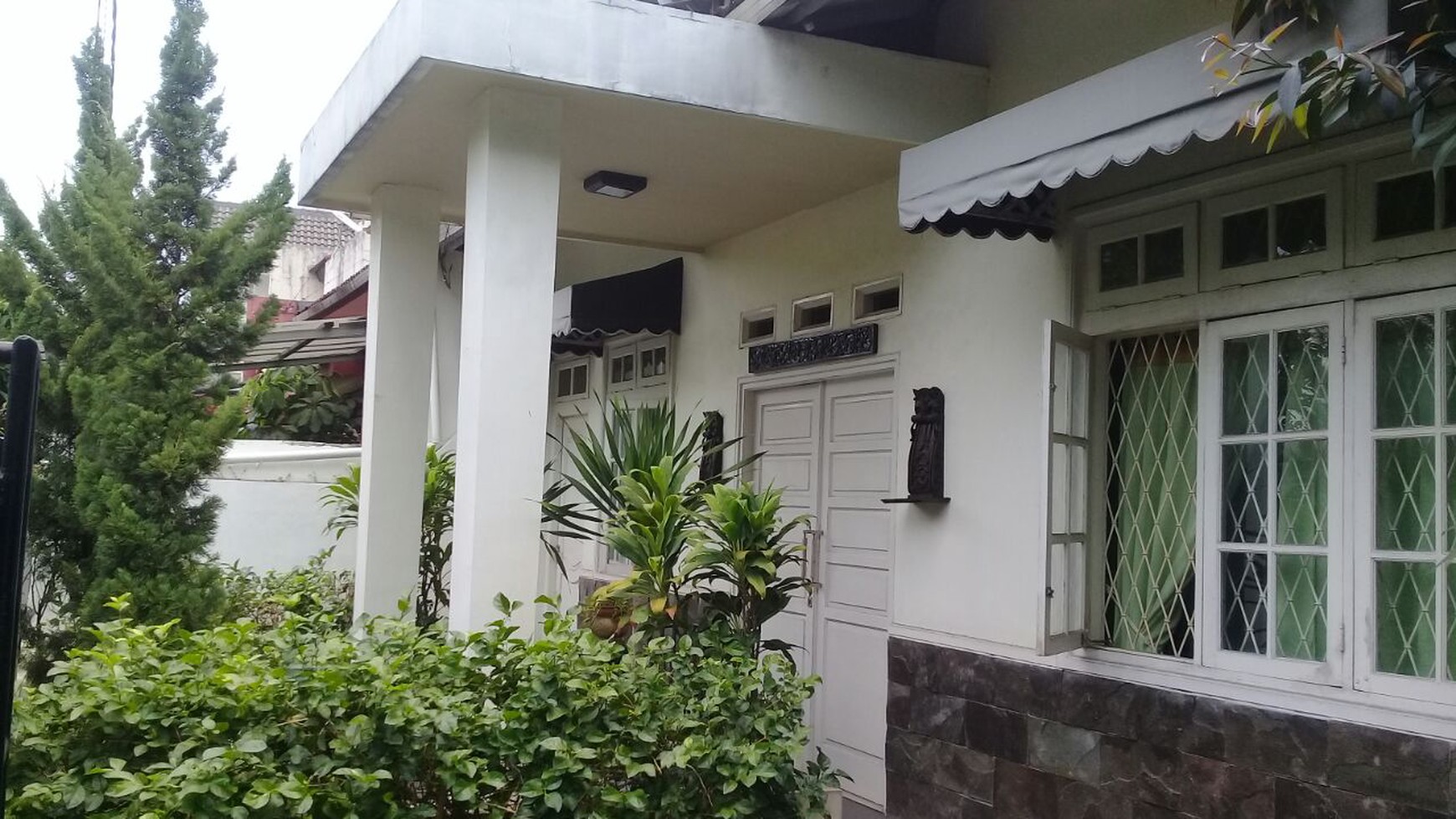 Rumah Siap Huni, Halaman Luas dan Hunian Nyaman @Bintaro Sektor 2.