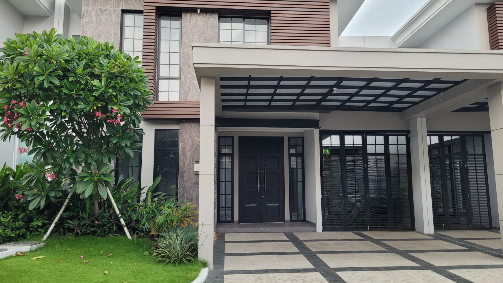 Pakuwon City Cluster Aruba Villa Rumah baru dengan harga second