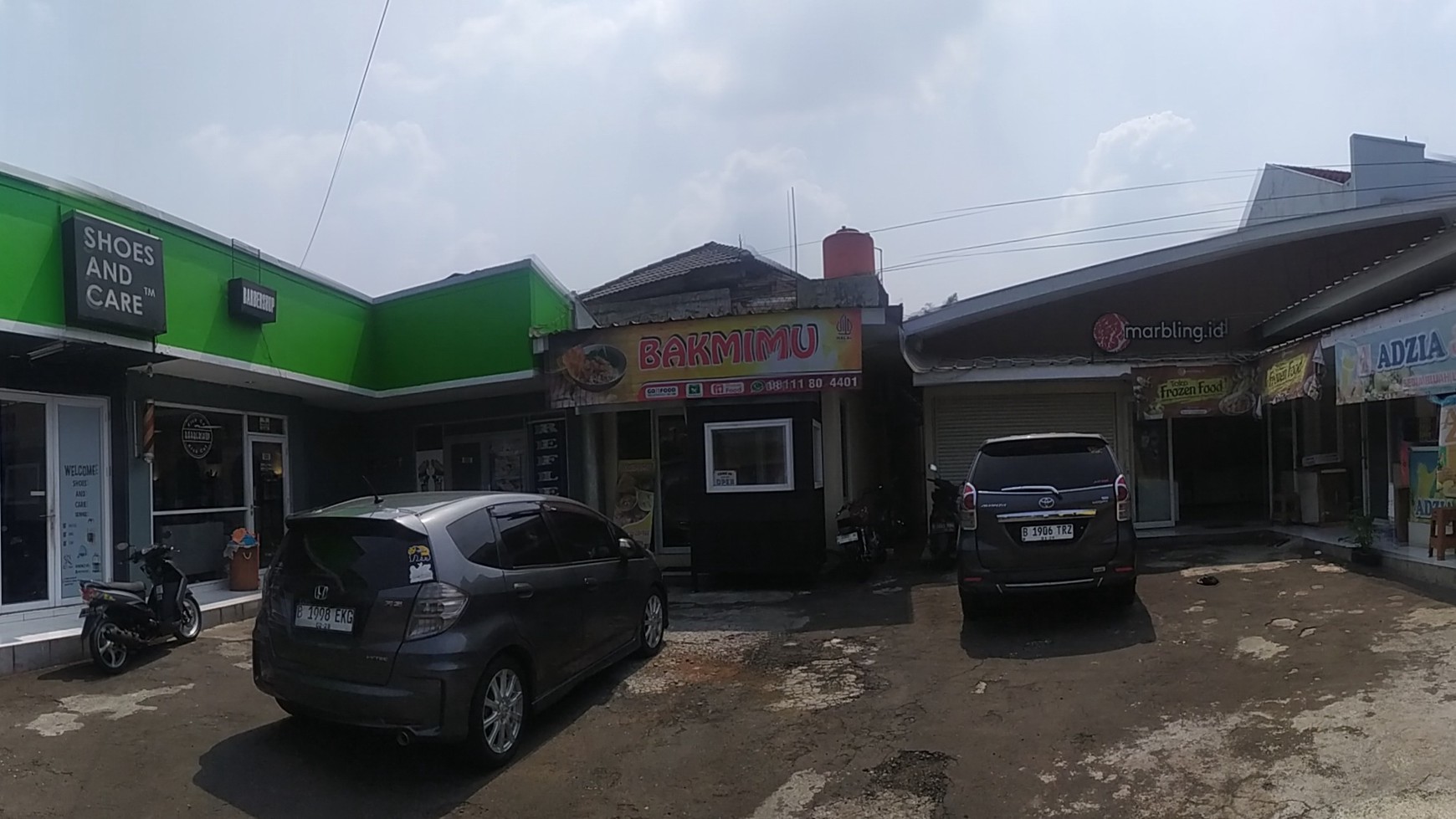 Rumah dan kios lokasi strategis di Jl. Radar Auri 