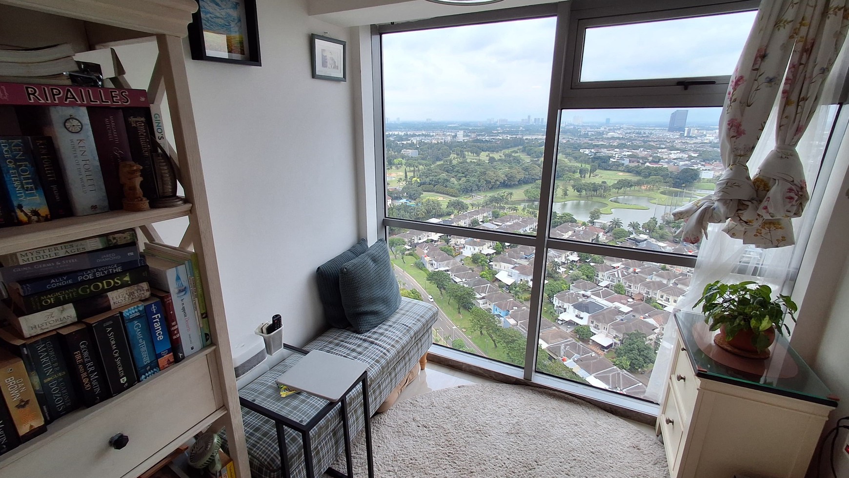 Hot Rent. Apartment cantik di M Town Residence, Gading Serpong