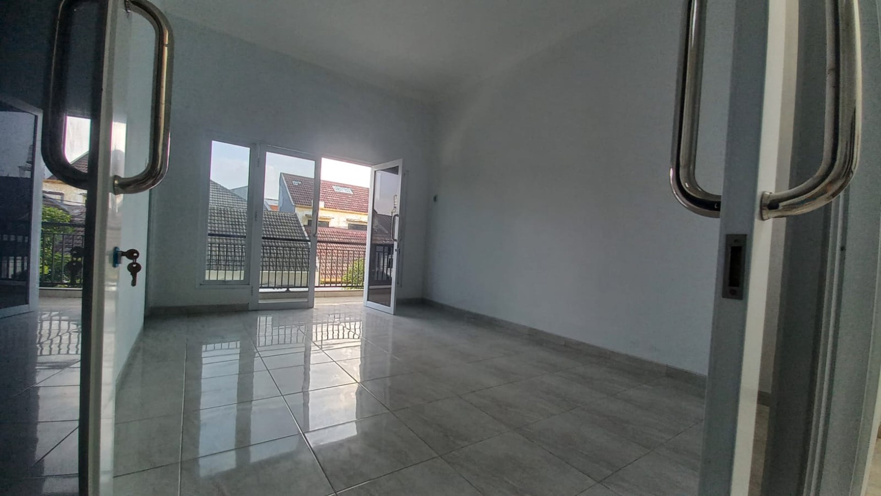 Rumah Gresh Minimalis Modern SHM Surabaya Timur