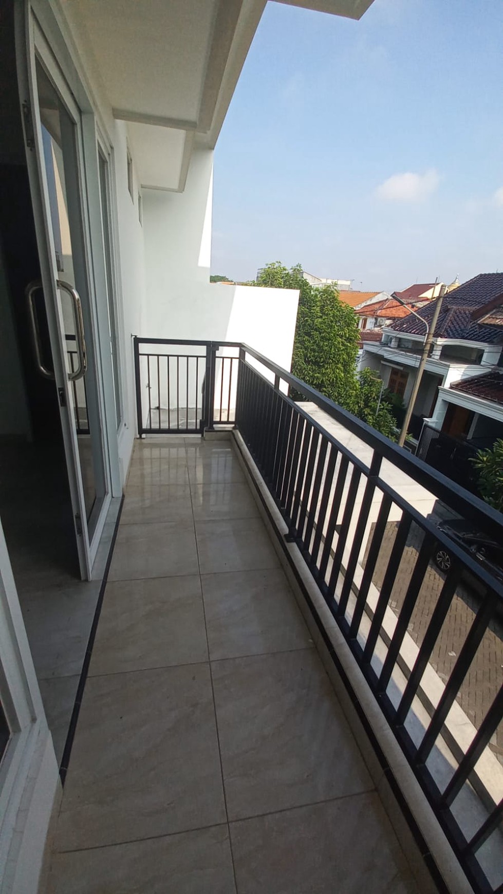 Rumah Gresh Minimalis Modern SHM Surabaya Timur