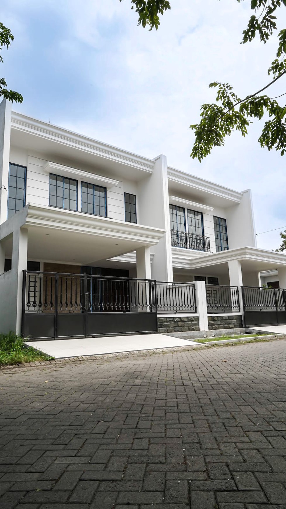 Rumah Modern Bekualitas Galaxy Bumi Permai Surabaya Timur