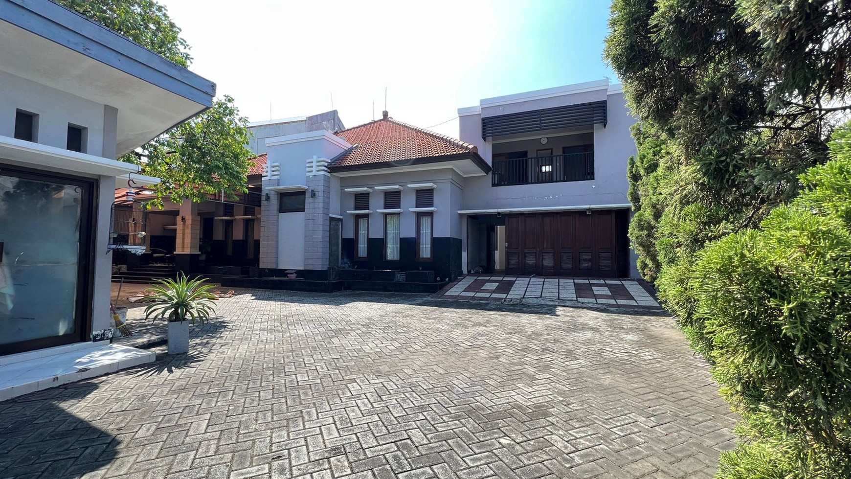 Dijual Rumah Luas Cantik Full Furnish di Kutisari Utara Surabaya