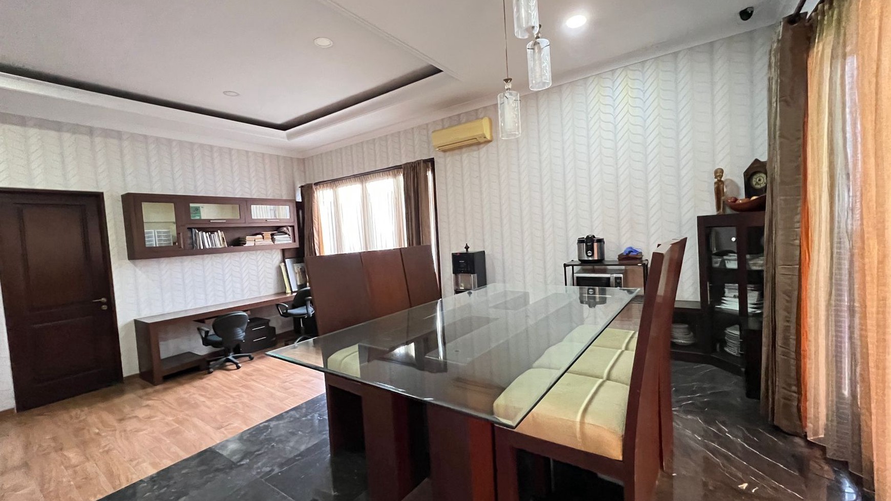 Dijual Rumah Luas Cantik Full Furnish di Kutisari Utara Surabaya