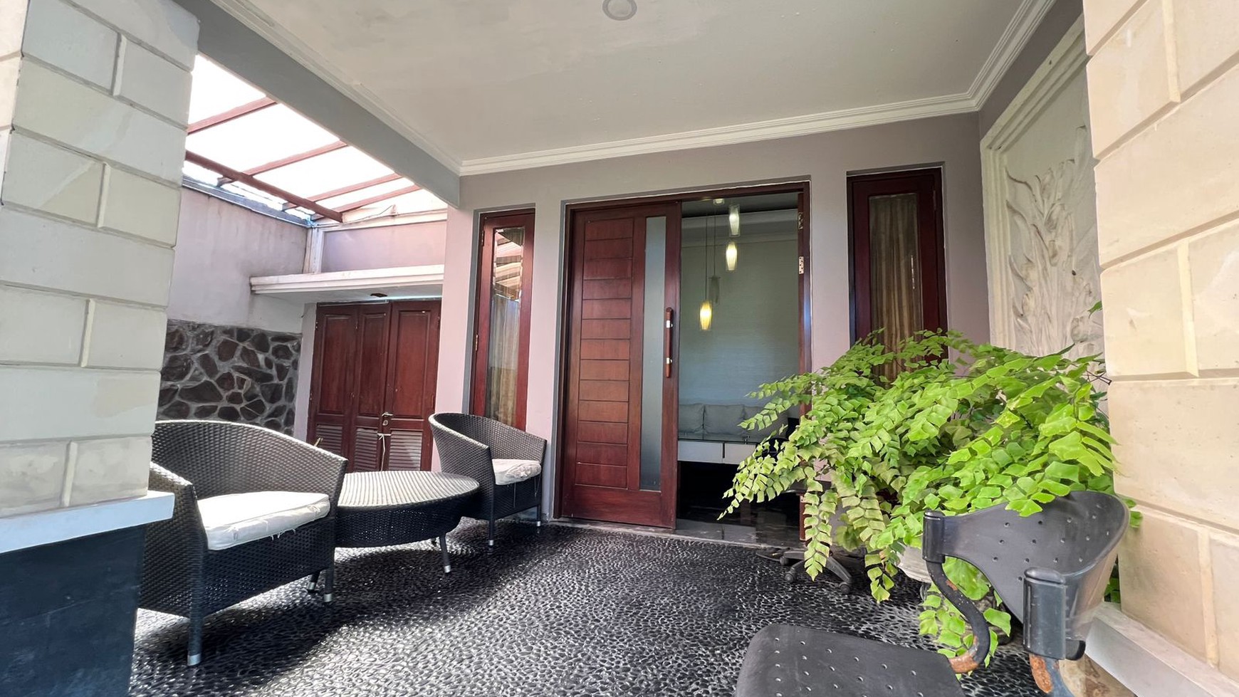 Dijual Rumah Luas Cantik Full Furnish di Kutisari Utara Surabaya