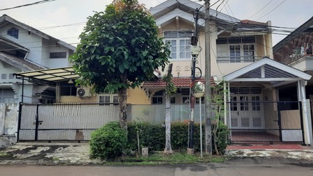 Rumah 2 lantai, bebas banjir lokasi strategis di Bintaro Sektor 5