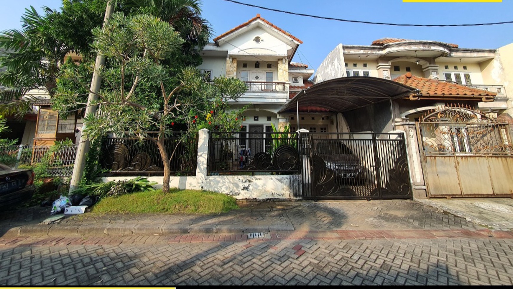 Dijual Rumah Dian Istana Wiyung Surabaya Barat Cluster Taman Ratu Bonus SEMI Furnished STRATEGIS dekat Graha Family, Citraland , Pakuwon Mall