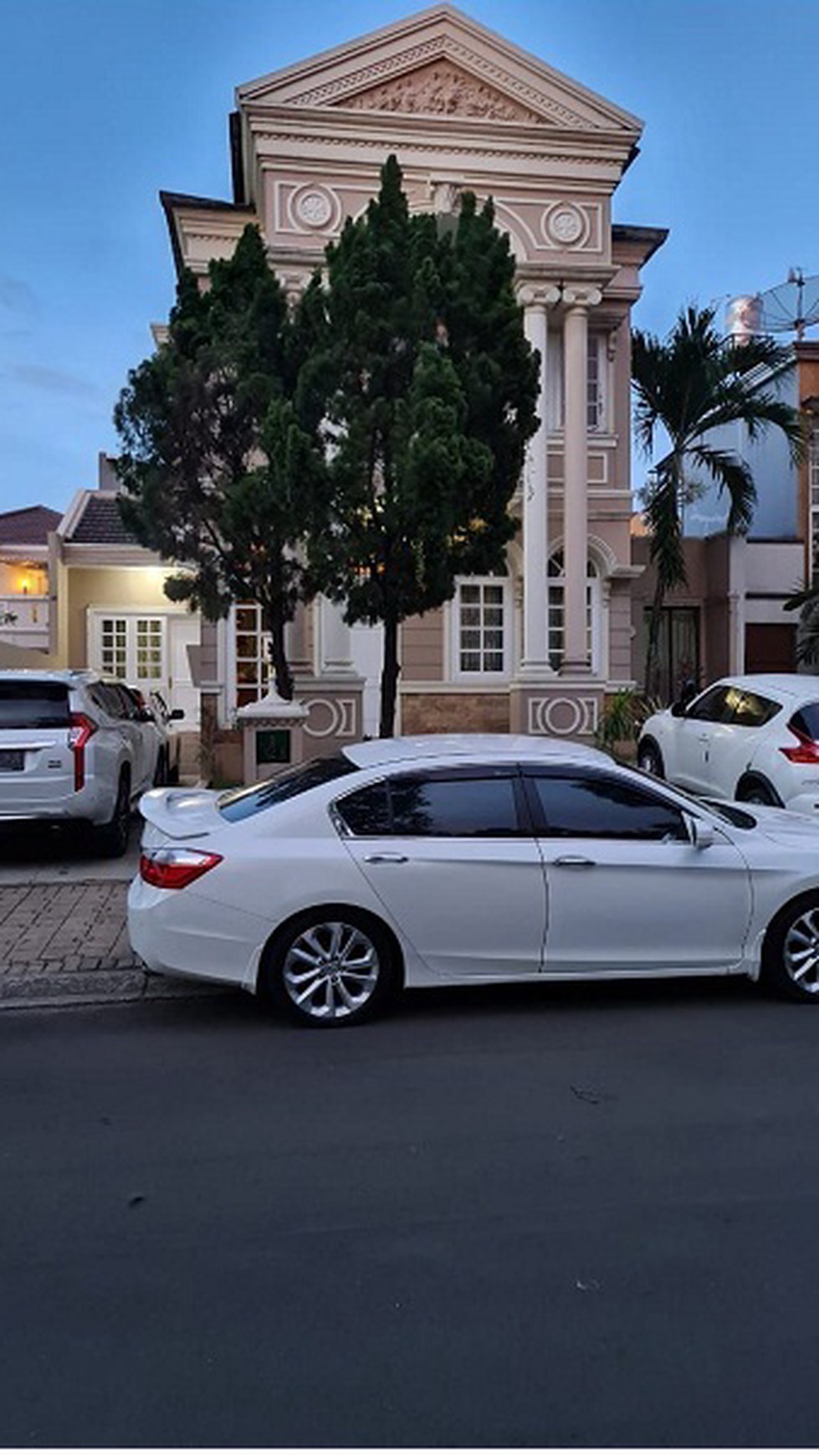 Disewakan Rumah mewah di JL. Taman Argopuro - Taman Giri Loka BSD 