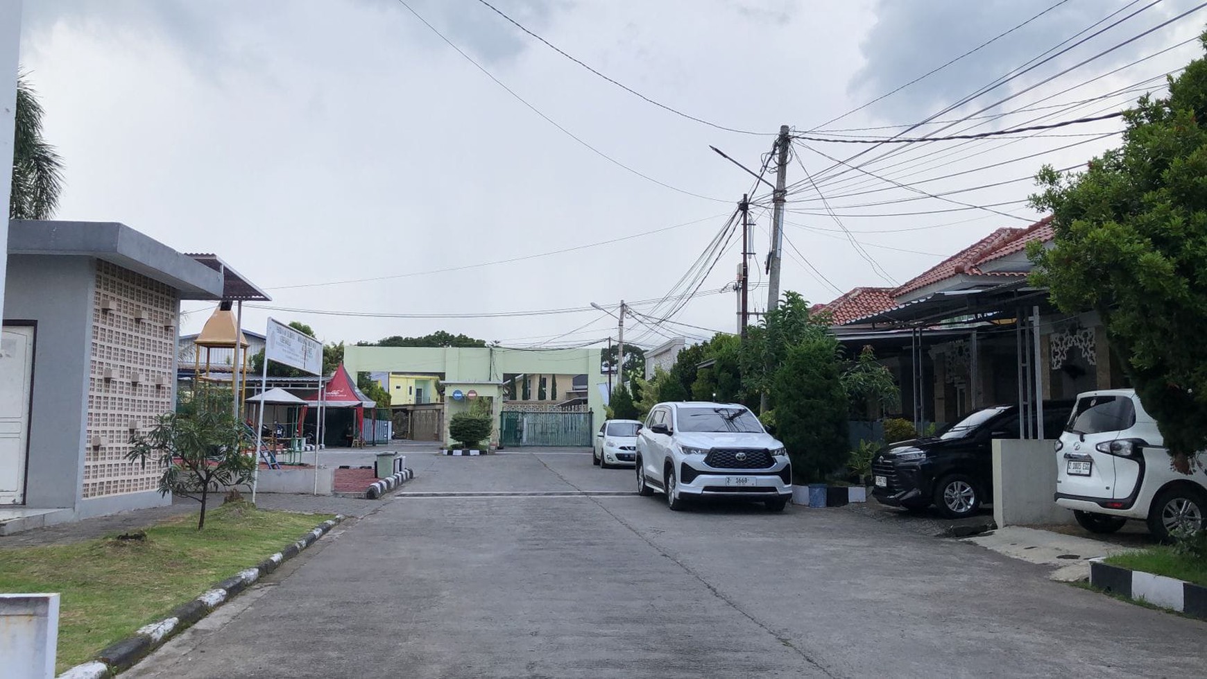 Rumah Minimalis Terawat di Perumahan Komersial jl Sudirman Garut