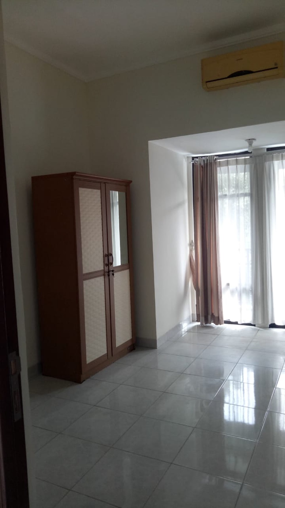 Rumah cluster Emerald Terrace di Bintaro Sektor 9