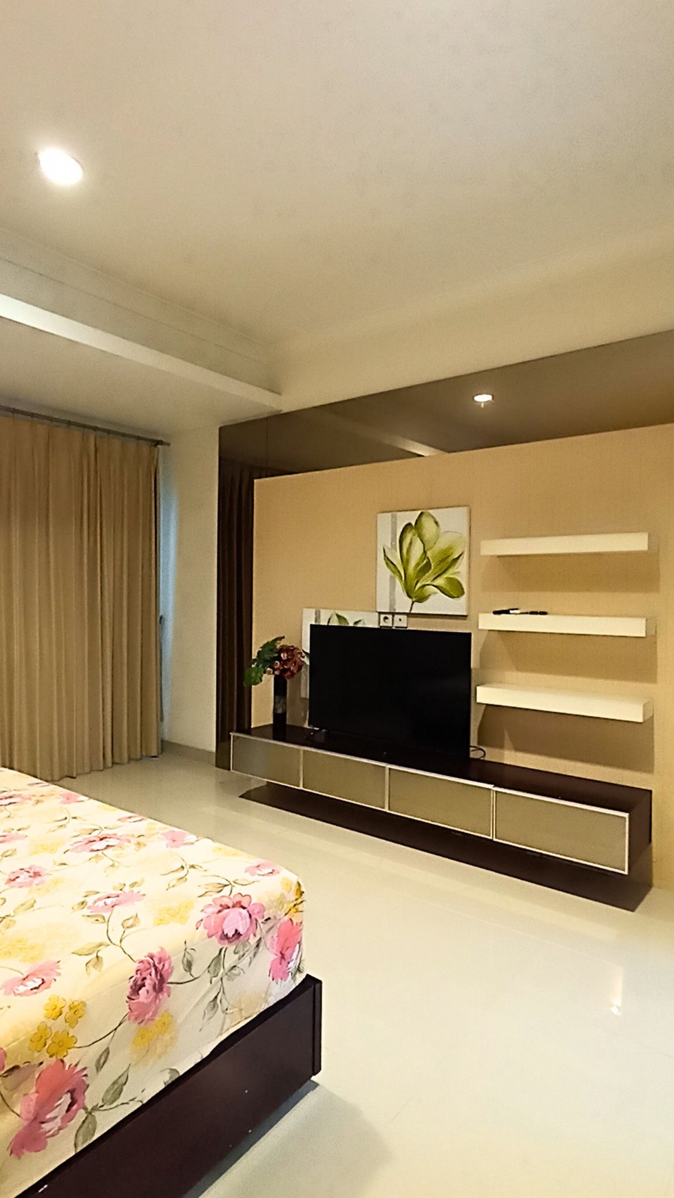 Rumah Greencove Dengan View Danau Kondisi Furnished