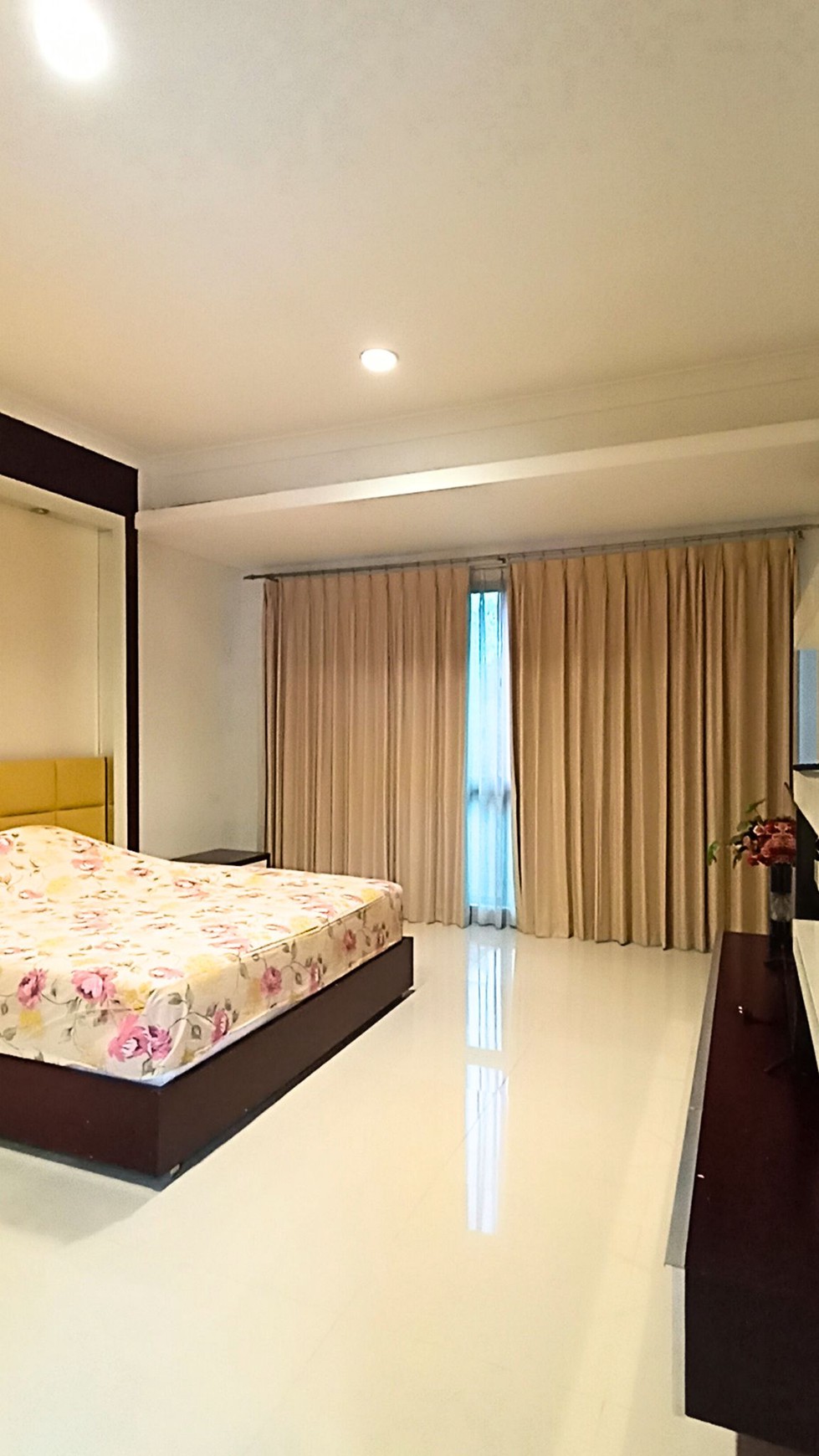 Rumah Greencove Dengan View Danau Kondisi Furnished