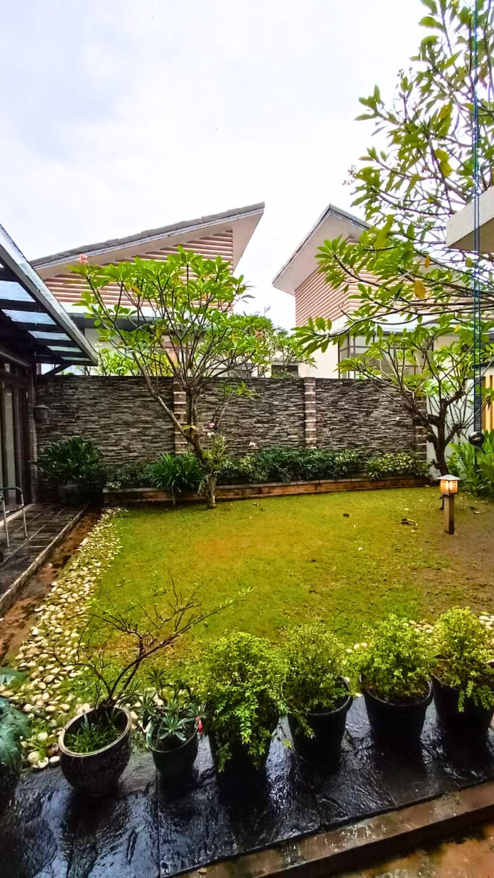 Rumah Greencove Dengan View Danau Kondisi Furnished