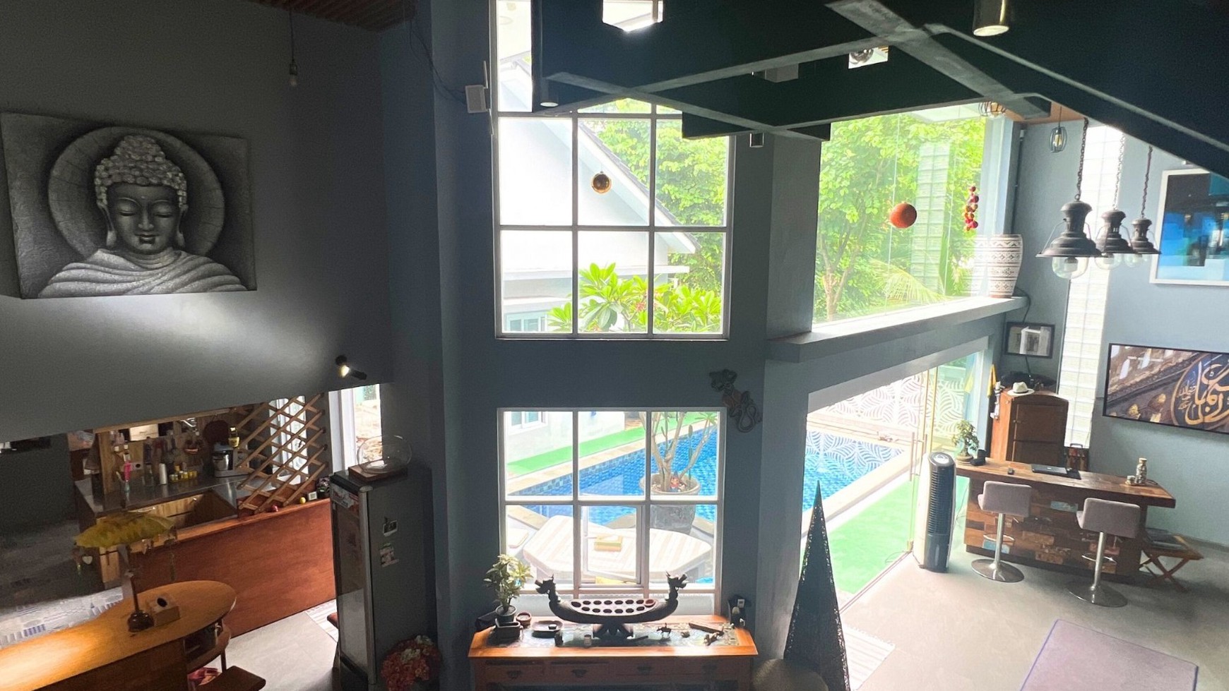 Rumah High Ceiling 3 Lantai Dengan Kolam Renang di Foresta Bsd