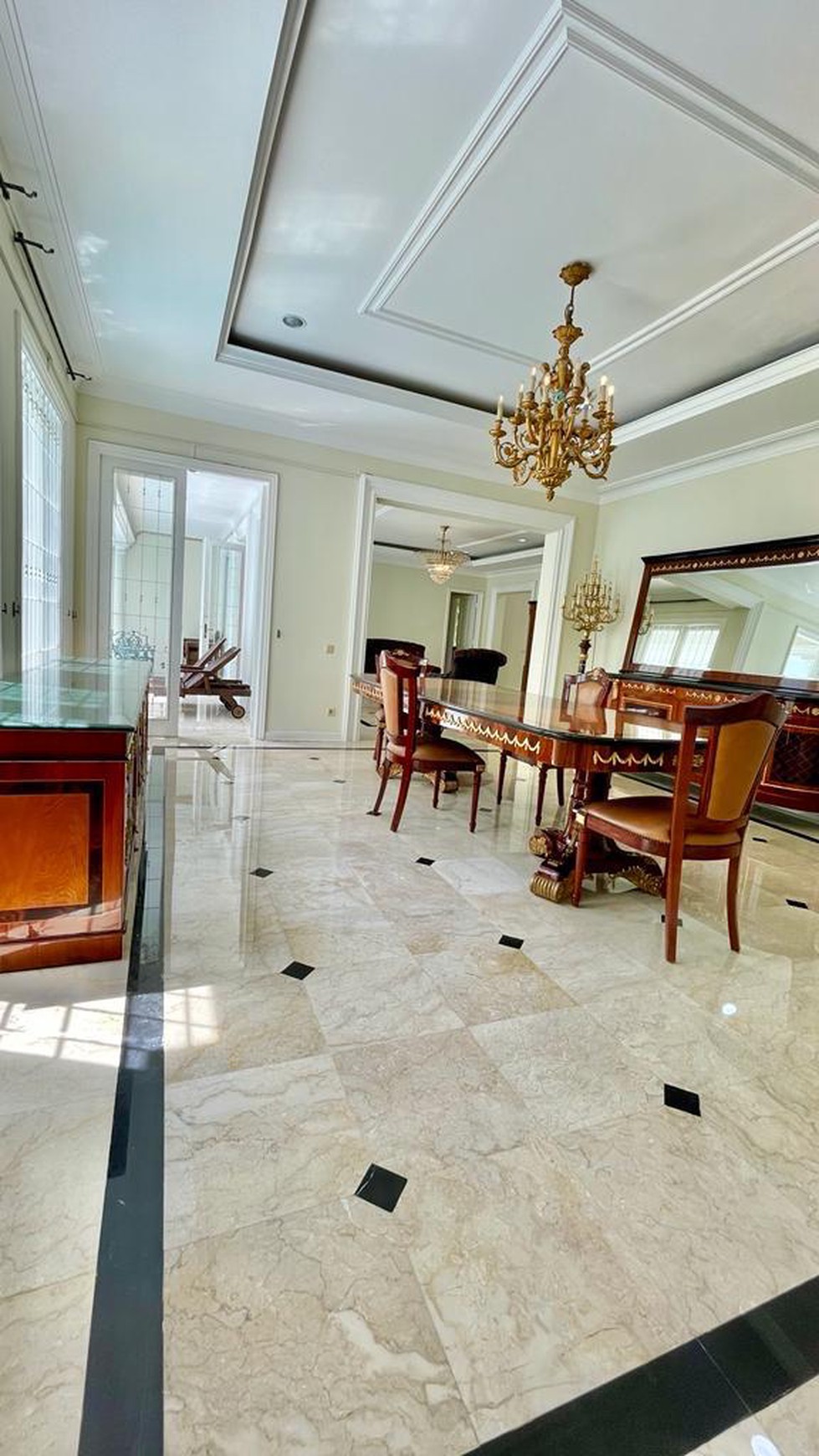 Rumah Mewah Siap Huni Asri di Jl. Kartika Utama, Pondok Indah, Jakarta Selatan