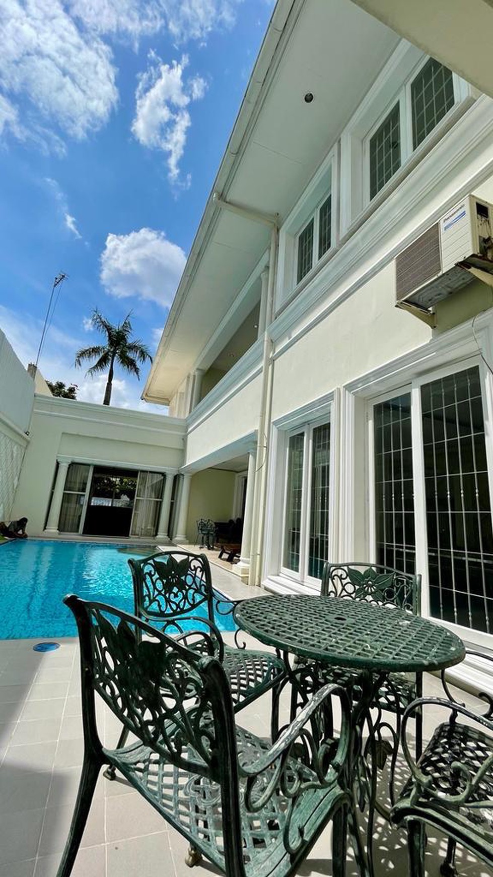 Rumah Mewah Siap Huni Asri di Jl. Kartika Utama, Pondok Indah, Jakarta Selatan