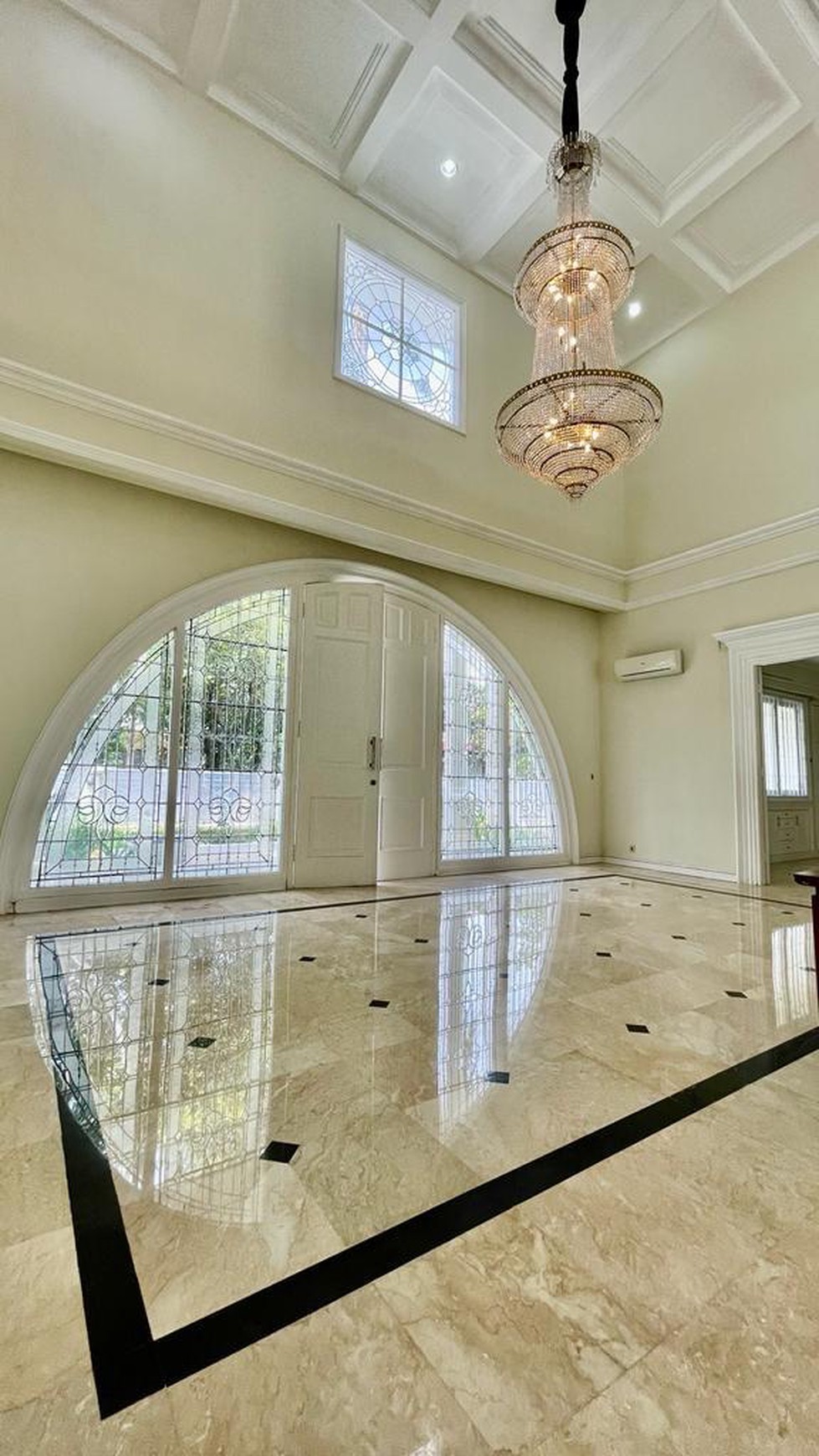 Rumah Mewah Siap Huni Asri di Jl. Kartika Utama, Pondok Indah, Jakarta Selatan